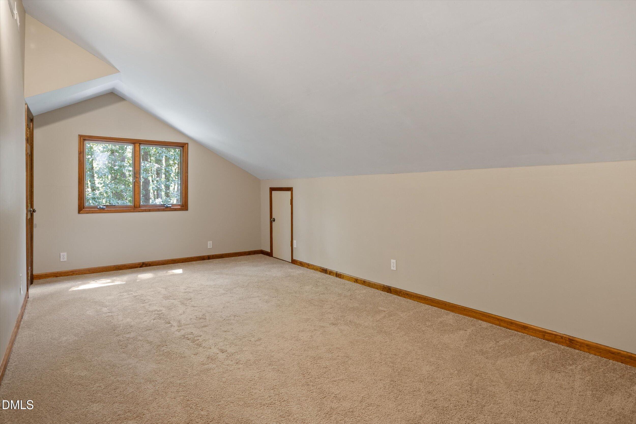 1040 Rolling Knoll Road Property Photo 31
