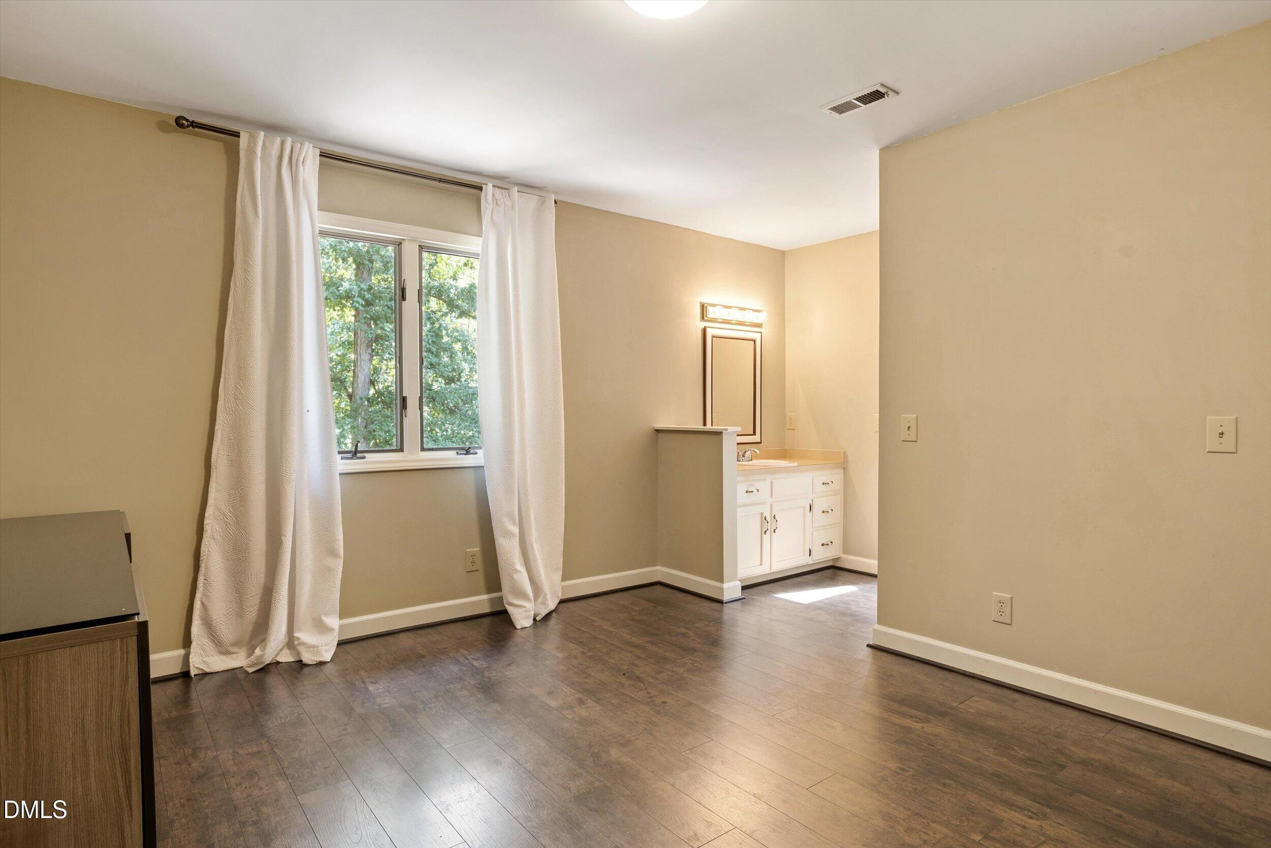 1040 Rolling Knoll Road Property Photo 38