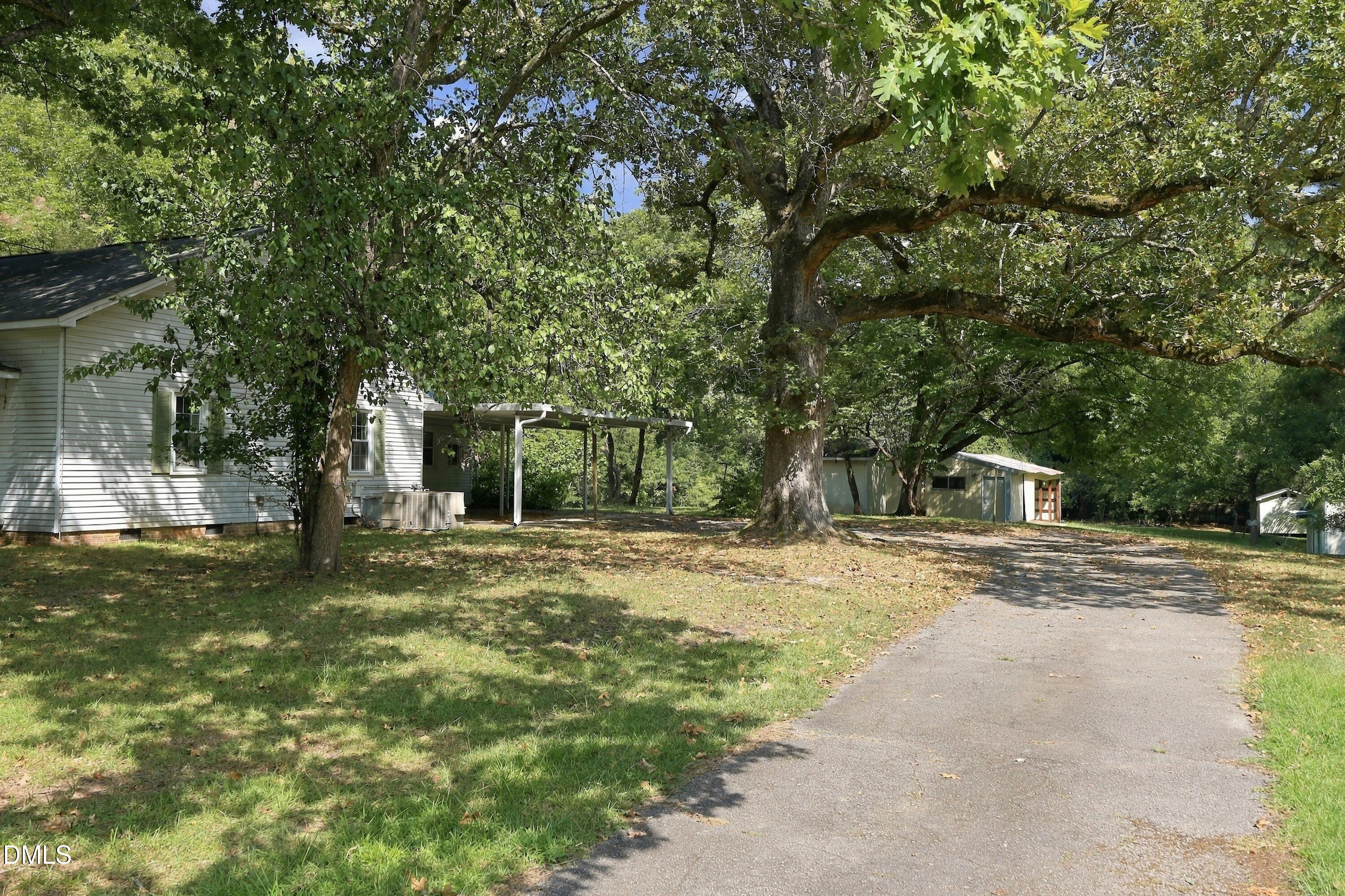5033 Theys Road Property Photo 3