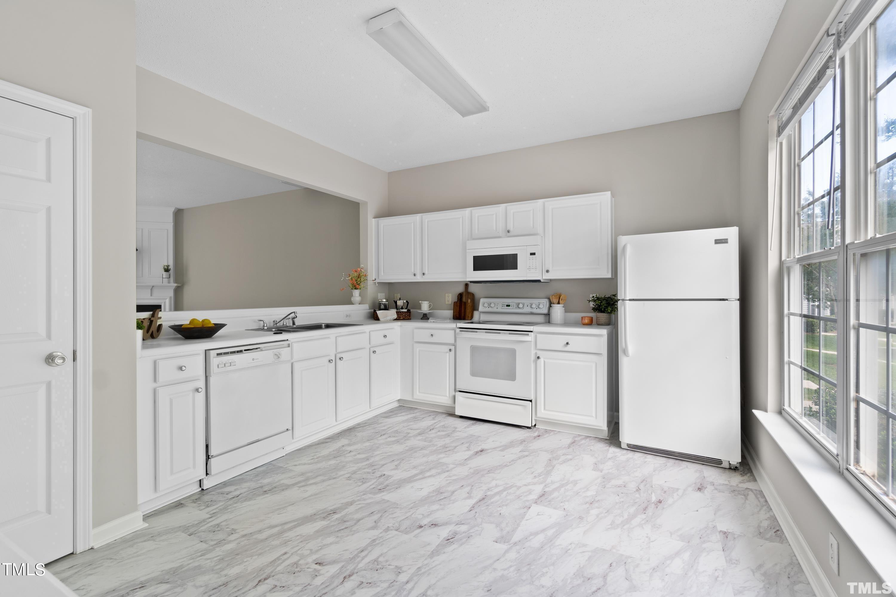 706 Canyon Lake Circle Property Photo 4