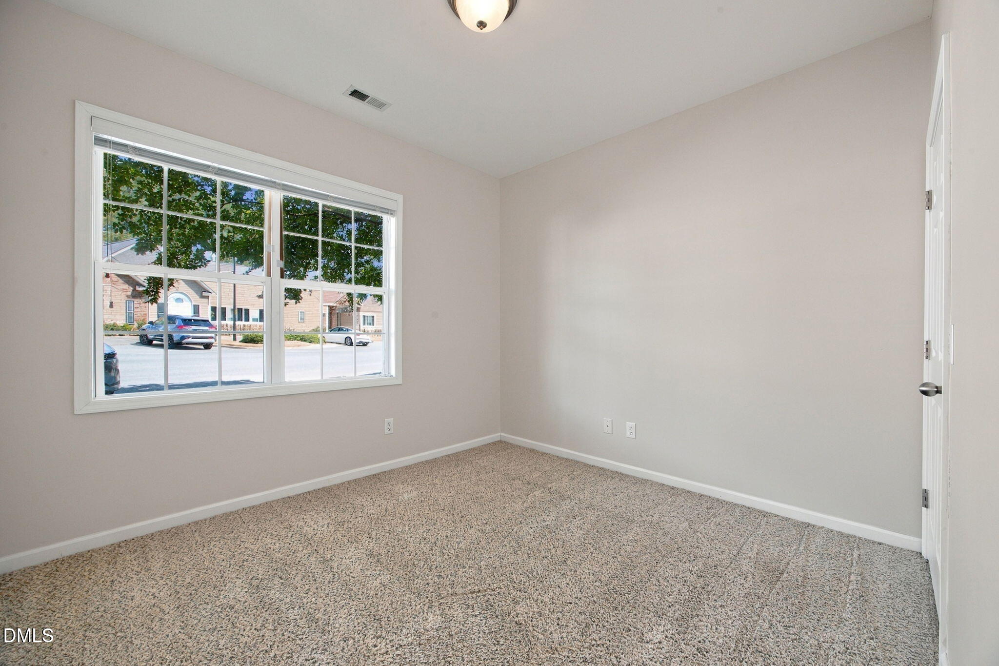1014 Linen Drive Property Photo 12