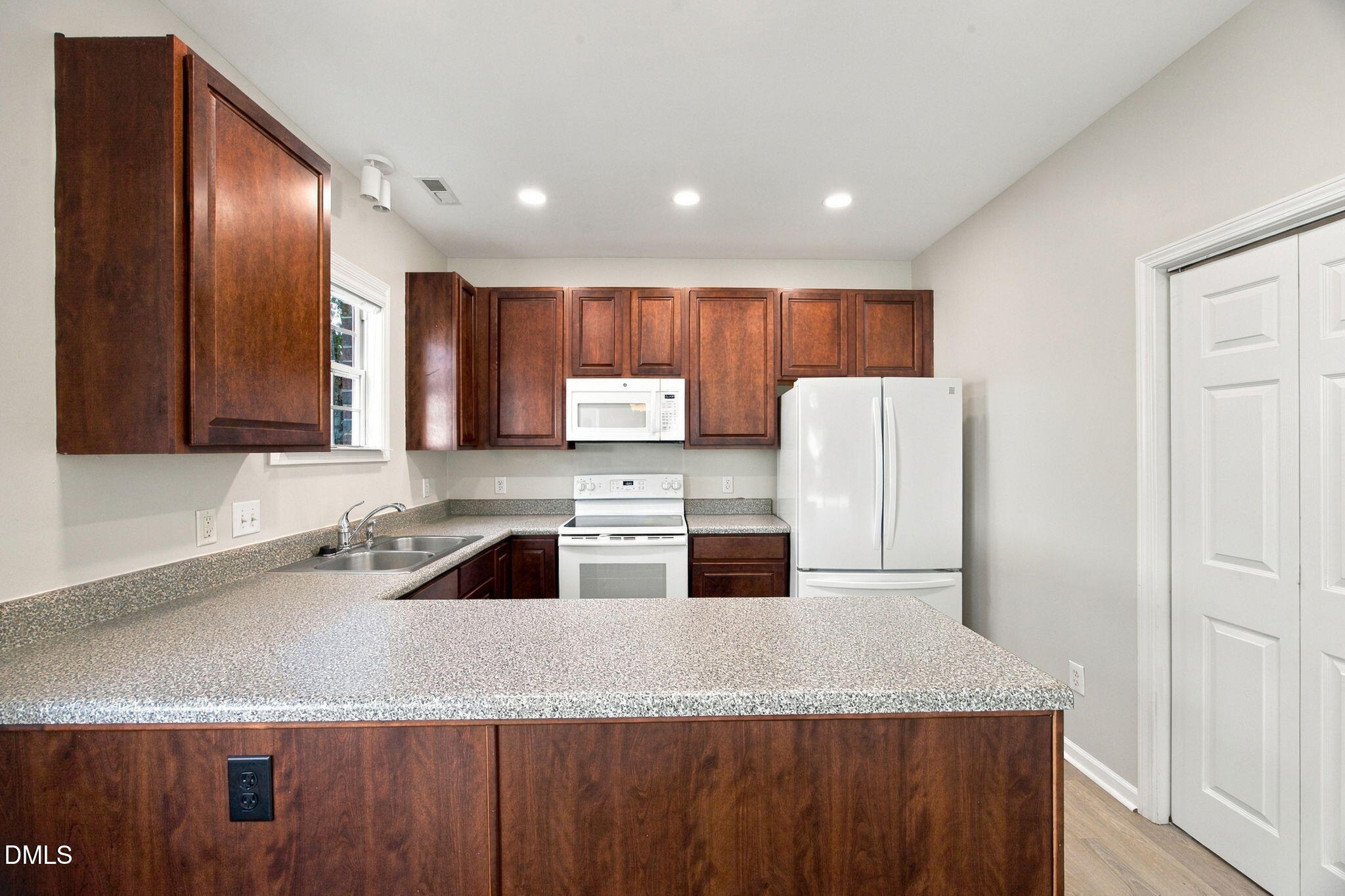 1014 Linen Drive Property Photo 32
