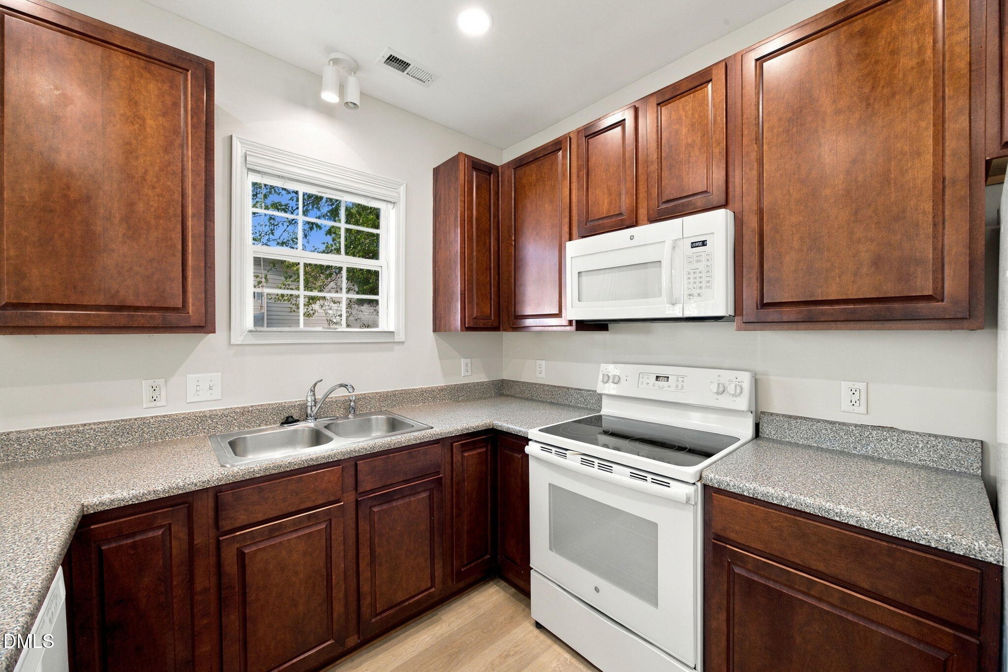 1014 Linen Drive Property Photo 34