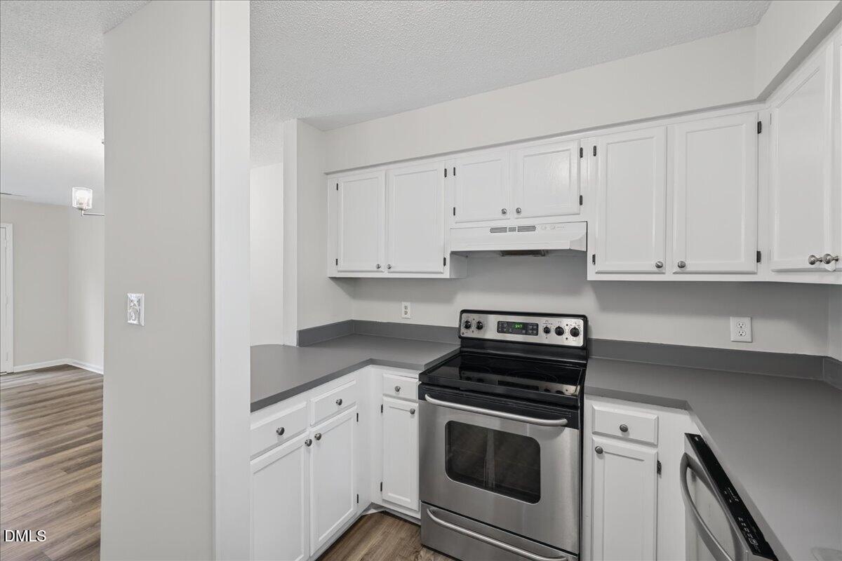 628 Applecross Drive Property Photo 4