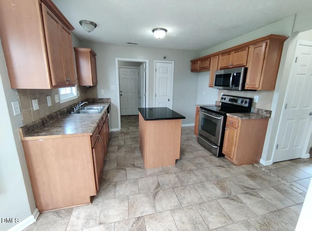5036 Yorkchester Drive Property Photo 6