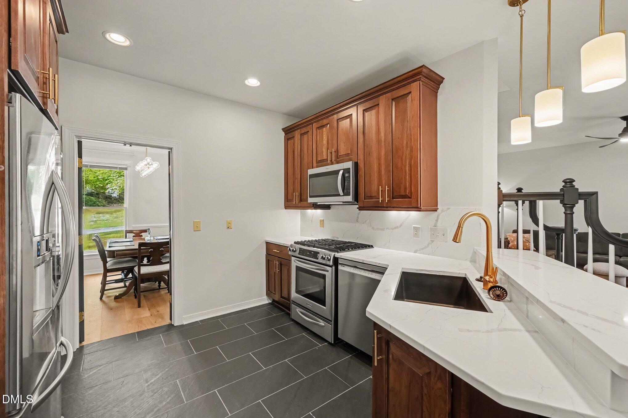 5121 Oakbrook Drive Property Photo 4