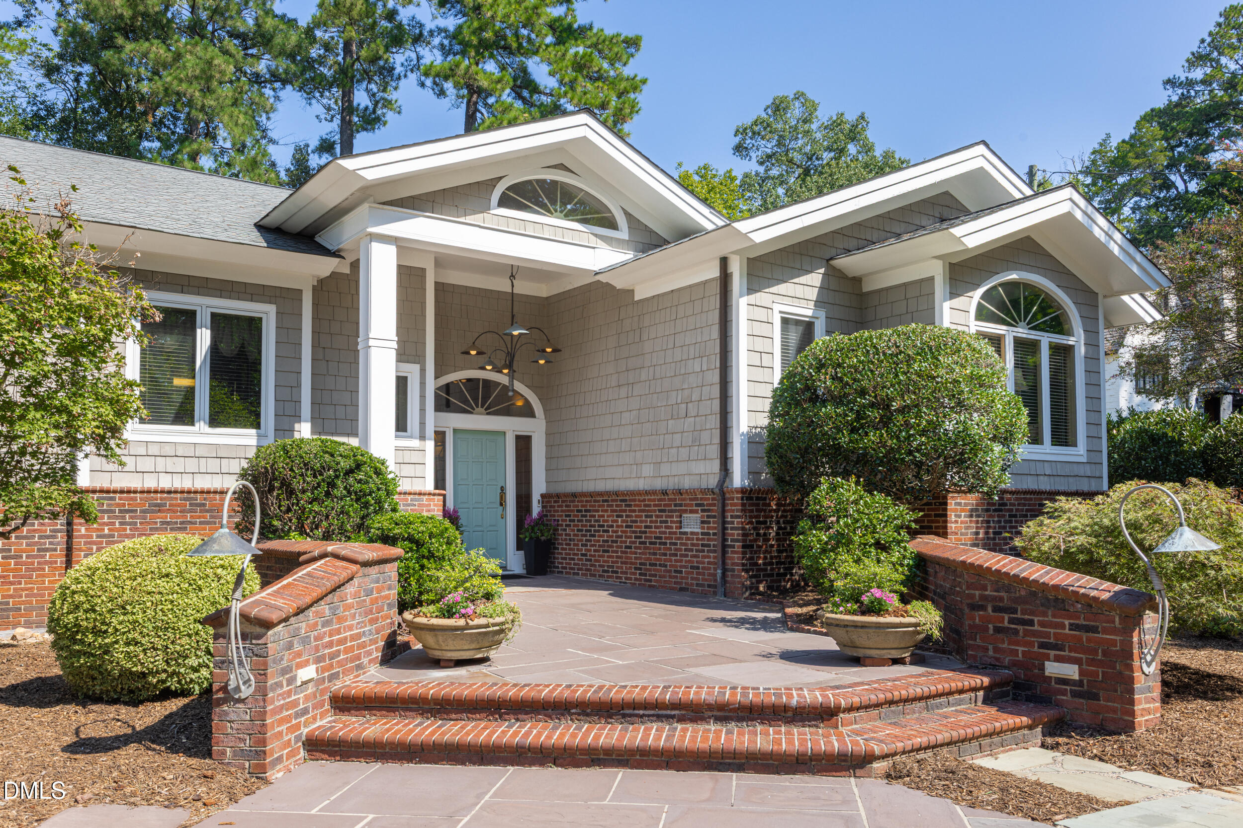 2806 Chelsea Circle Property Photo 1