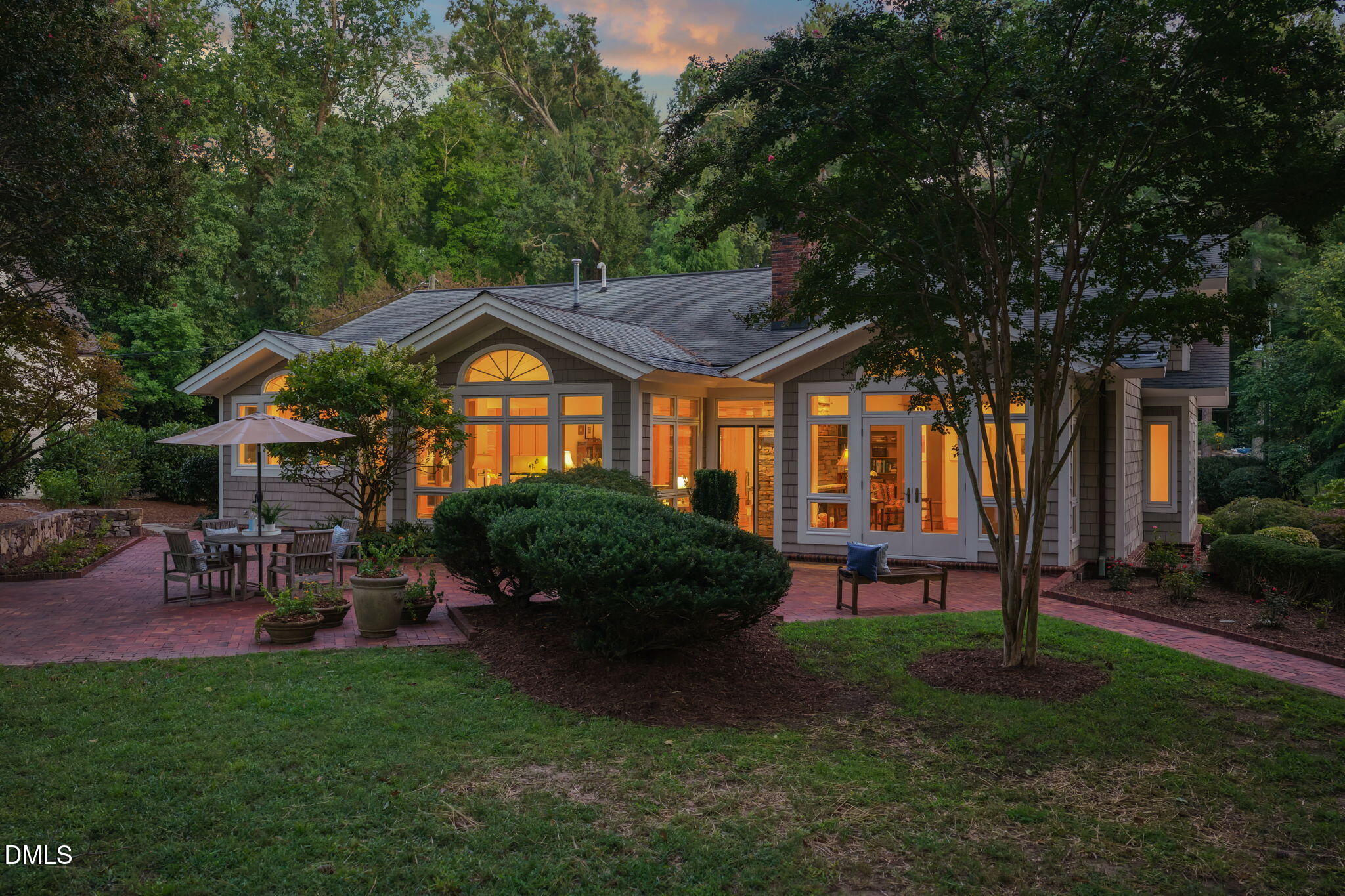 2806 Chelsea Circle Property Photo 4