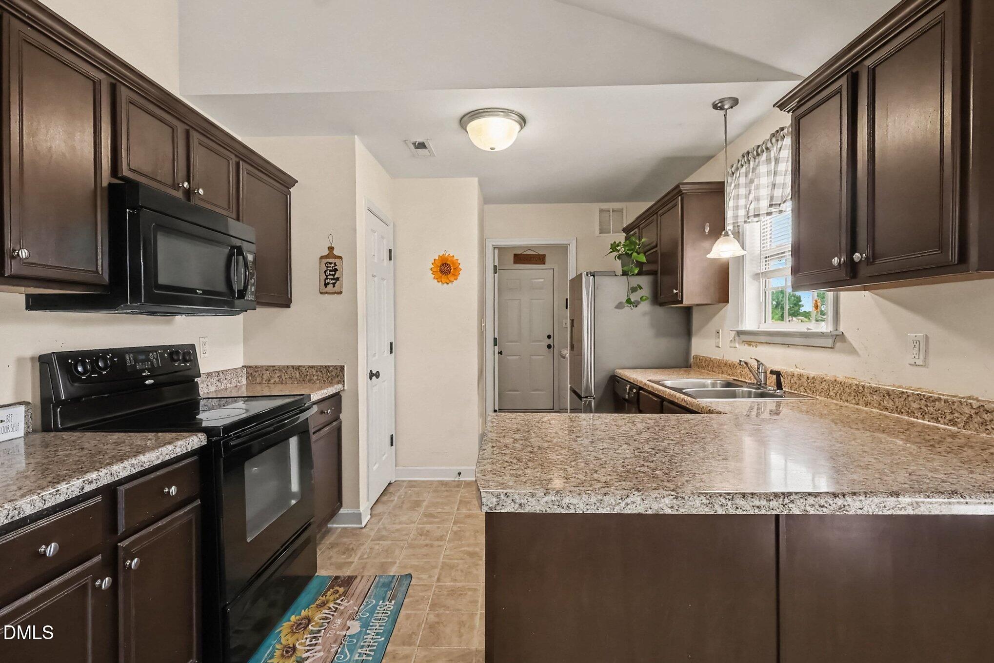25 Lawrence Court Property Photo 3