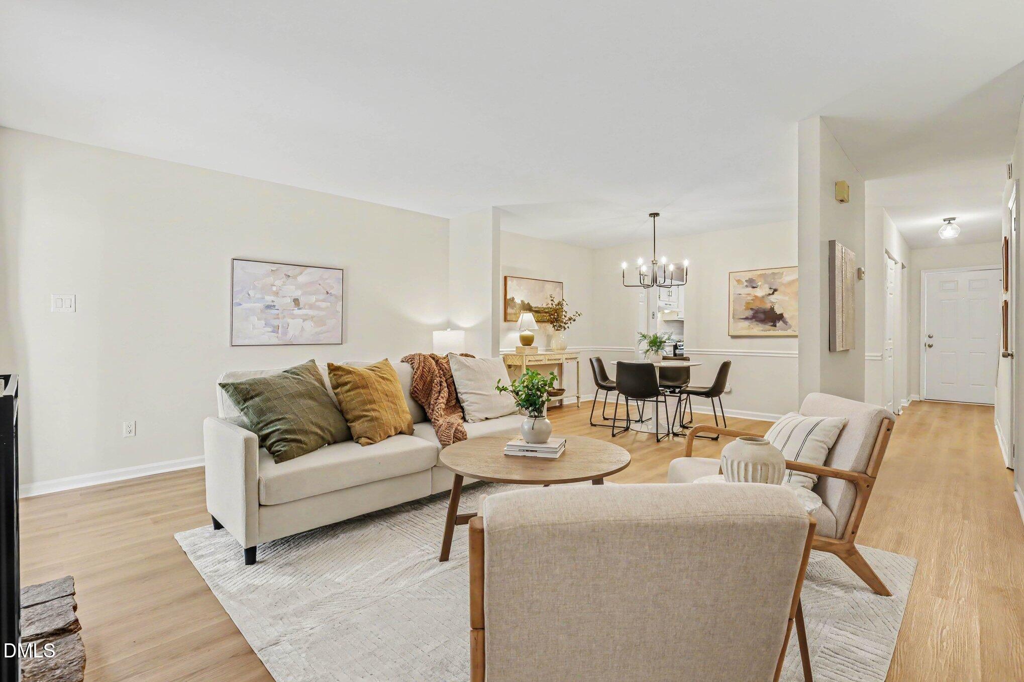 5464 Pine Top Circle Property Photo 4
