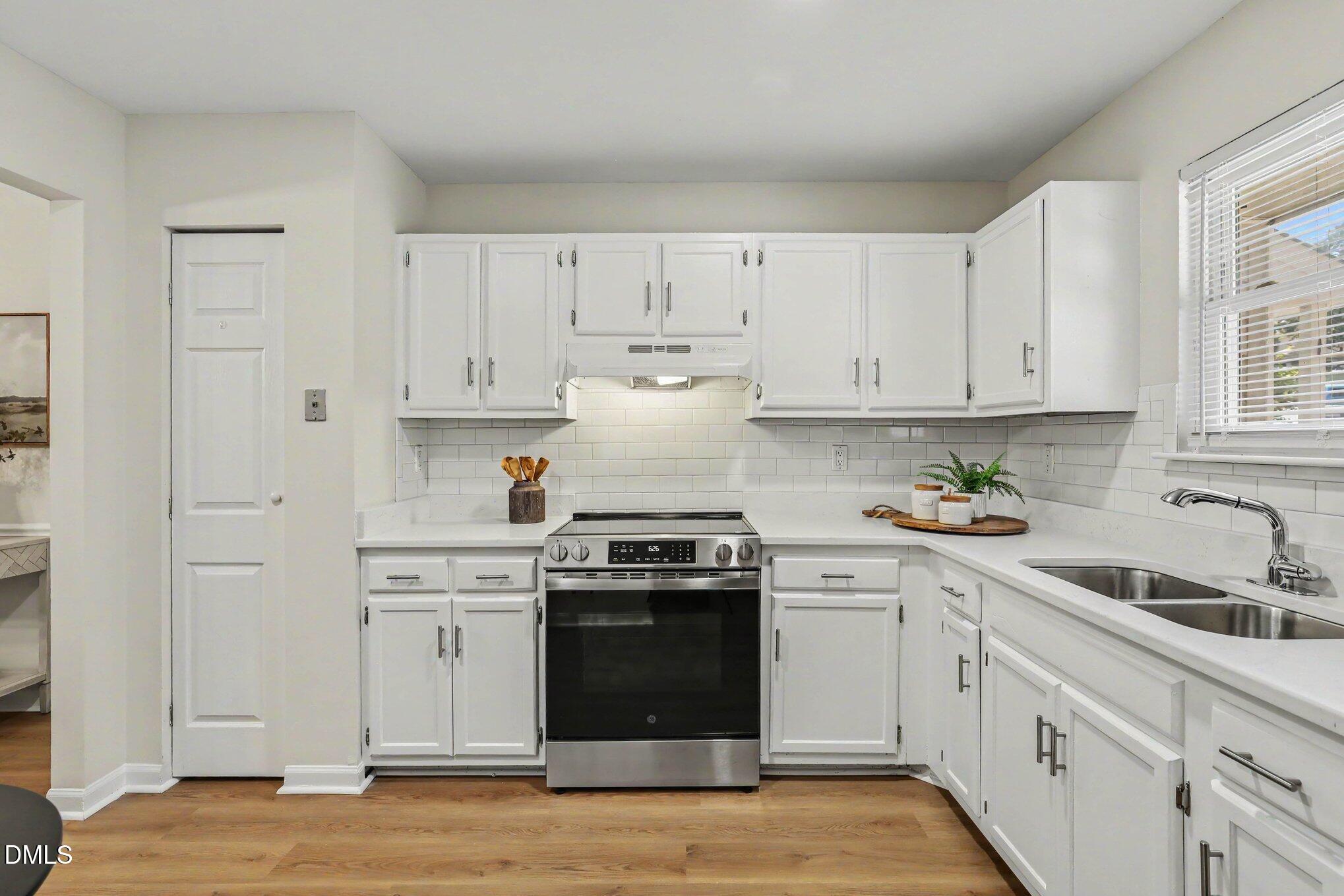 5464 Pine Top Circle Property Photo 6
