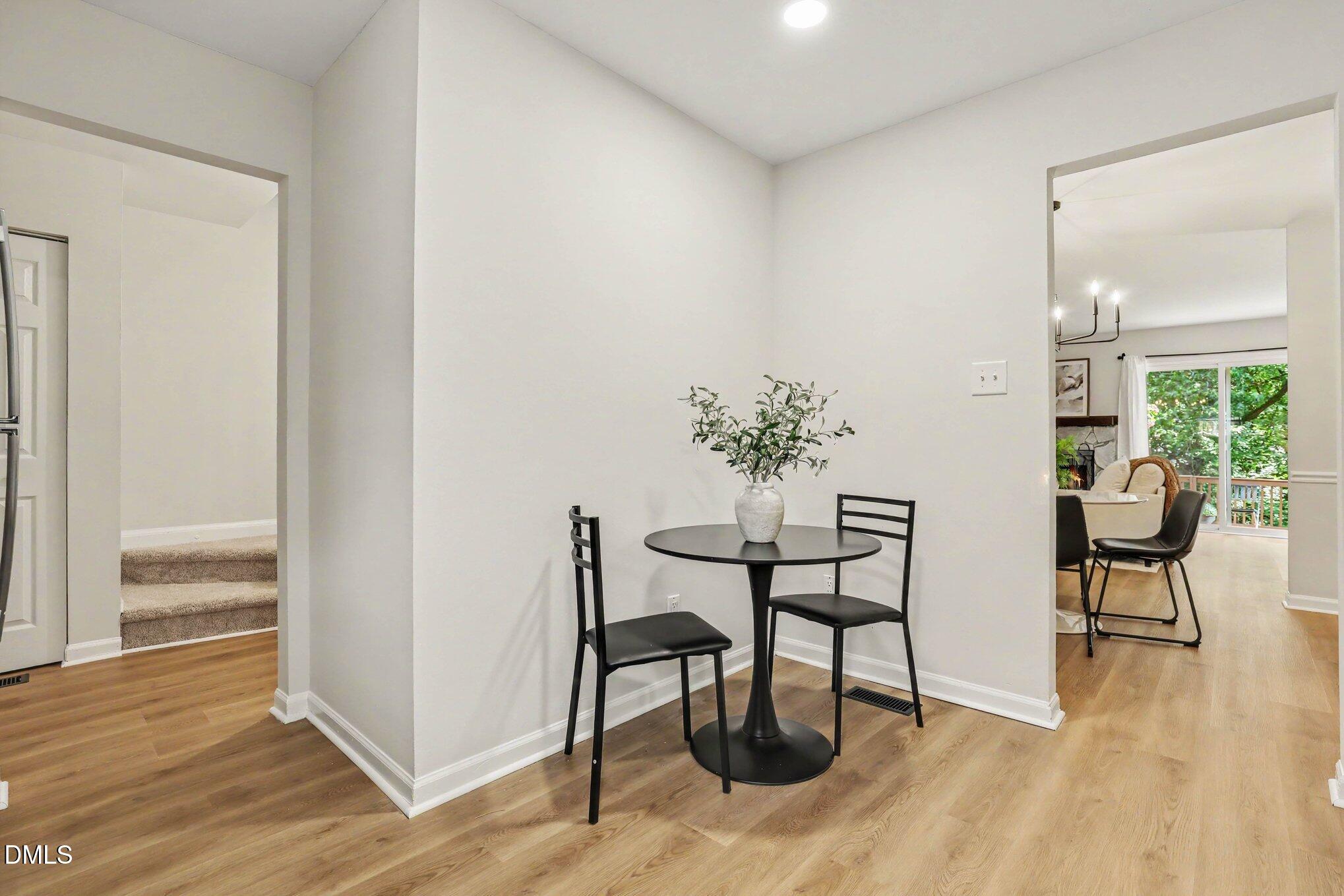 5464 Pine Top Circle Property Photo 7