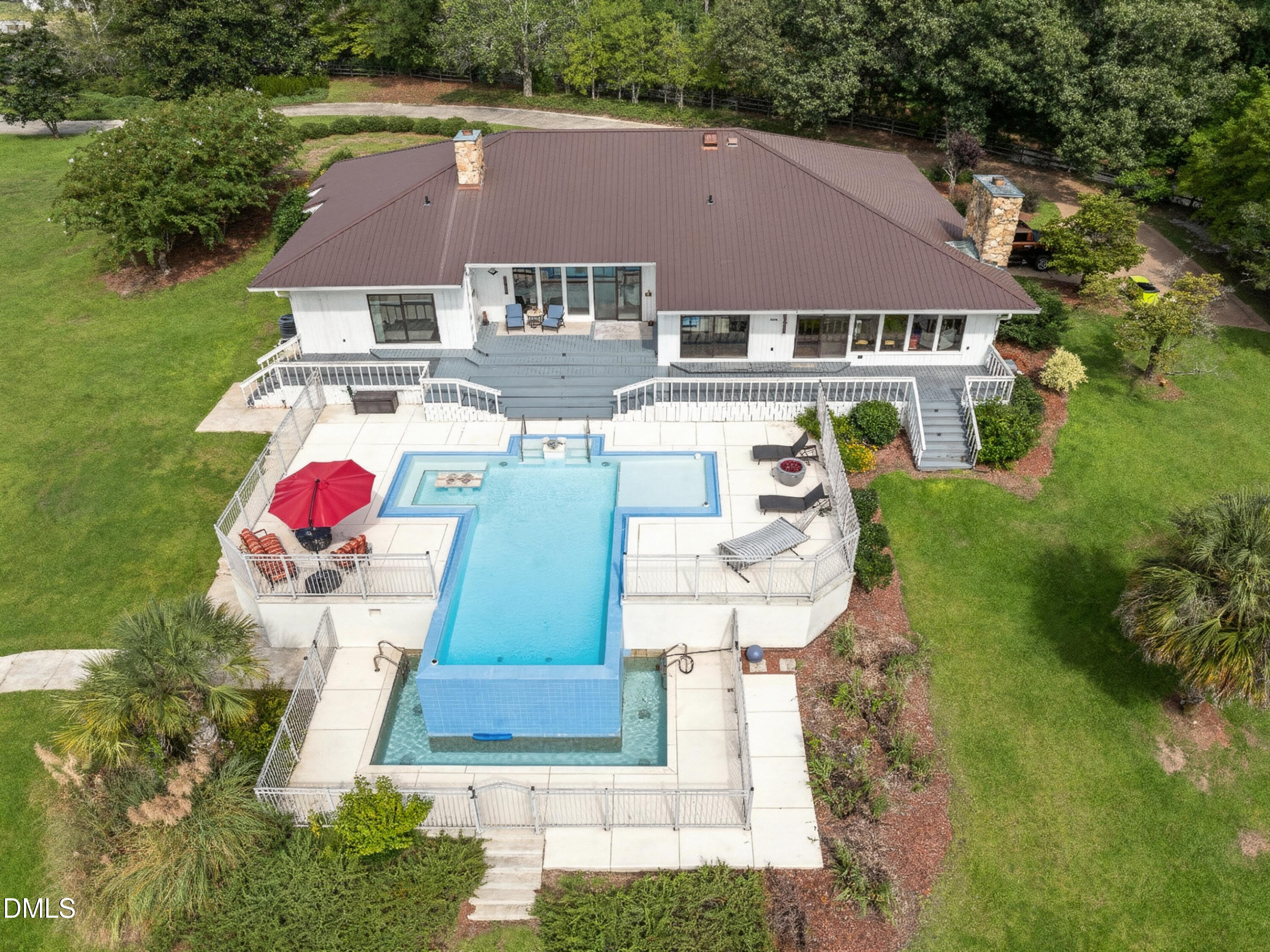 101 Elizabeth Drive Property Photo 3