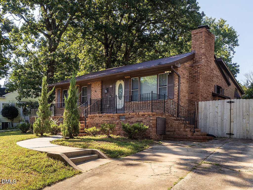 933 Graham Street Property Photo 1