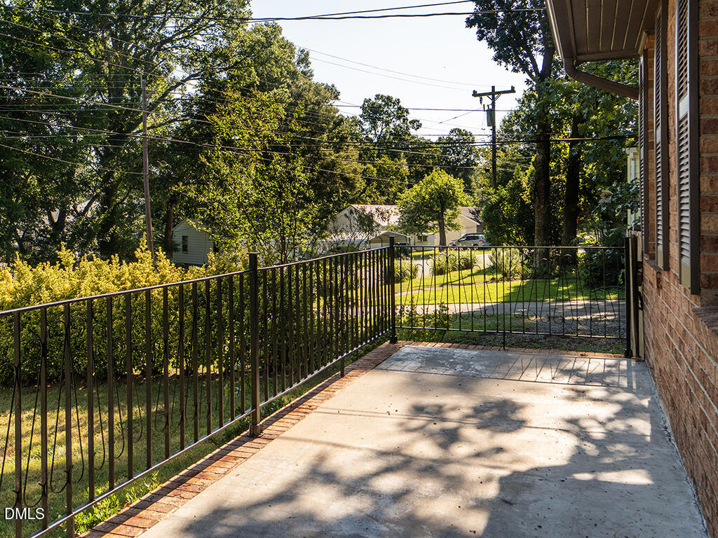 933 Graham Street Property Photo 3