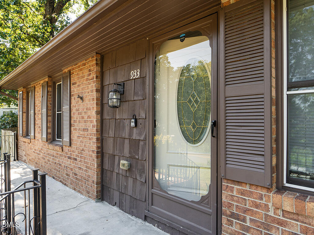 933 Graham Street Property Photo 4
