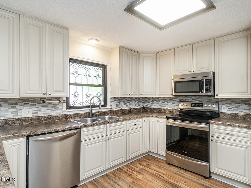 933 Graham Street Property Photo 12