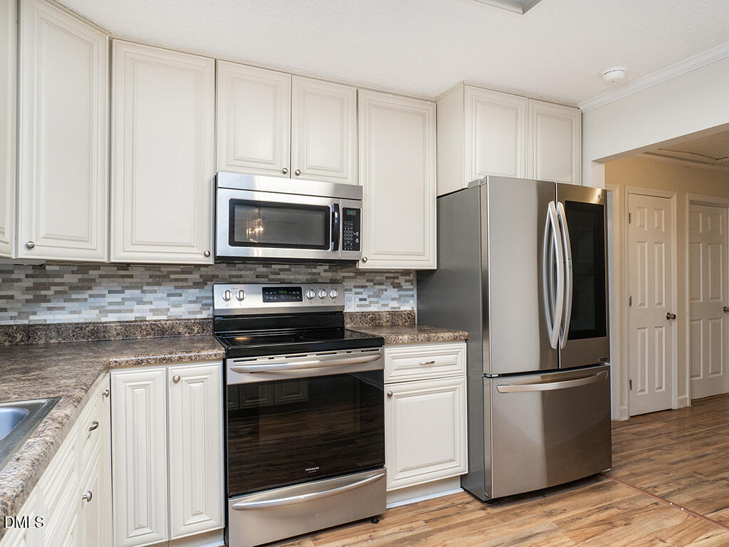 933 Graham Street Property Photo 13