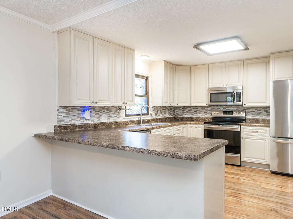 933 Graham Street Property Photo 15