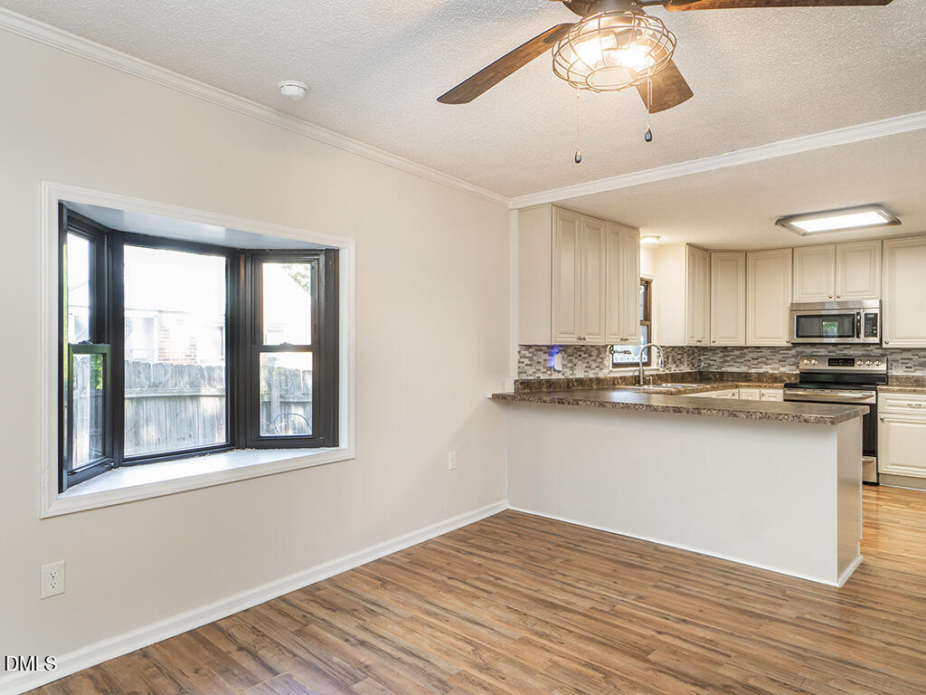 933 Graham Street Property Photo 16