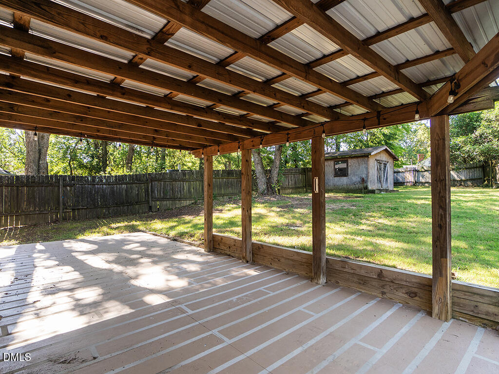 933 Graham Street Property Photo 29