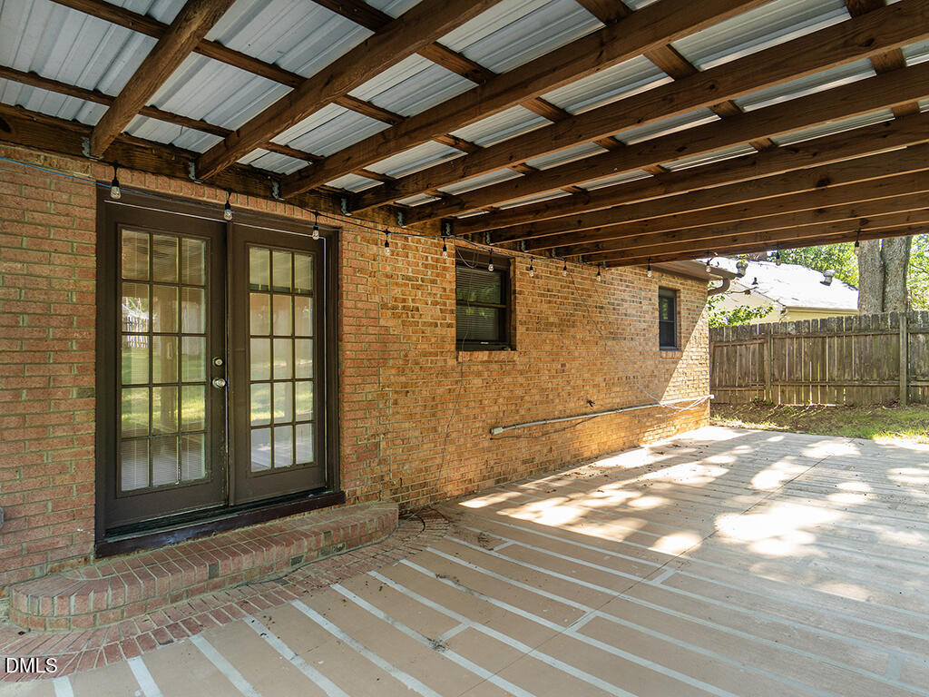 933 Graham Street Property Photo 30