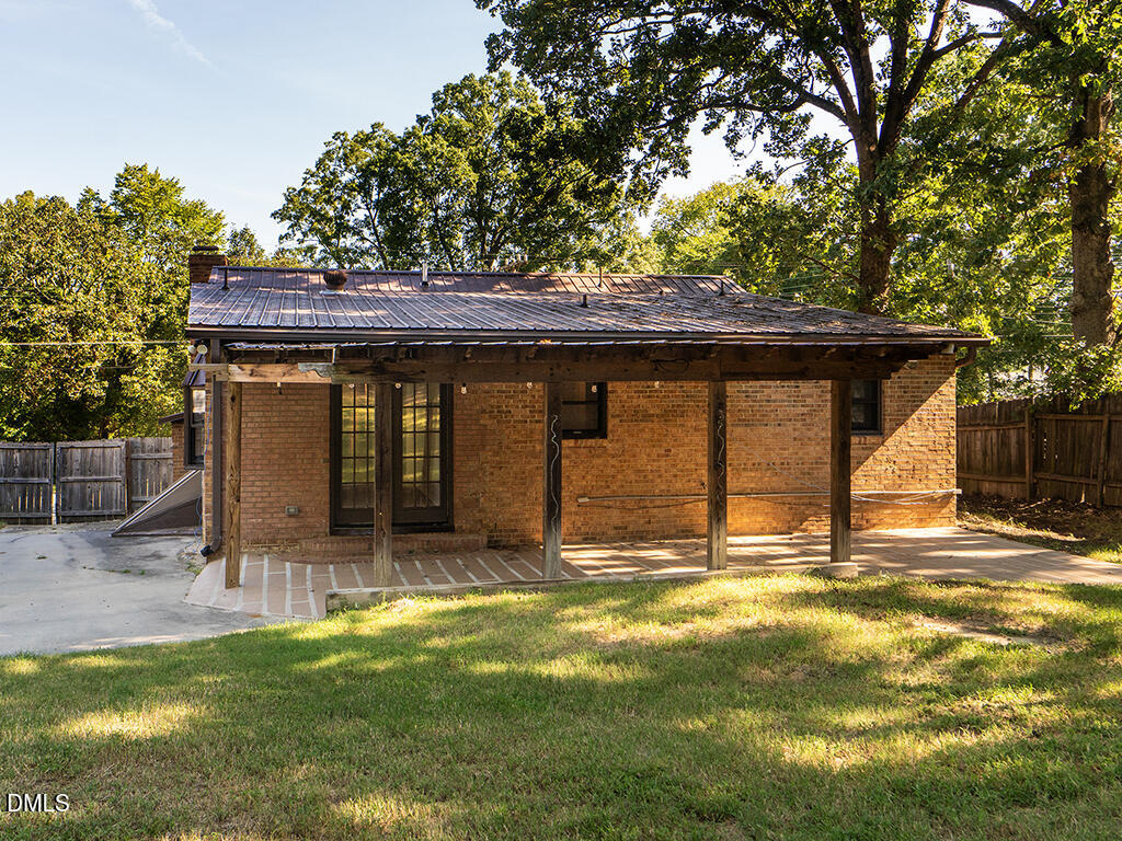933 Graham Street Property Photo 36