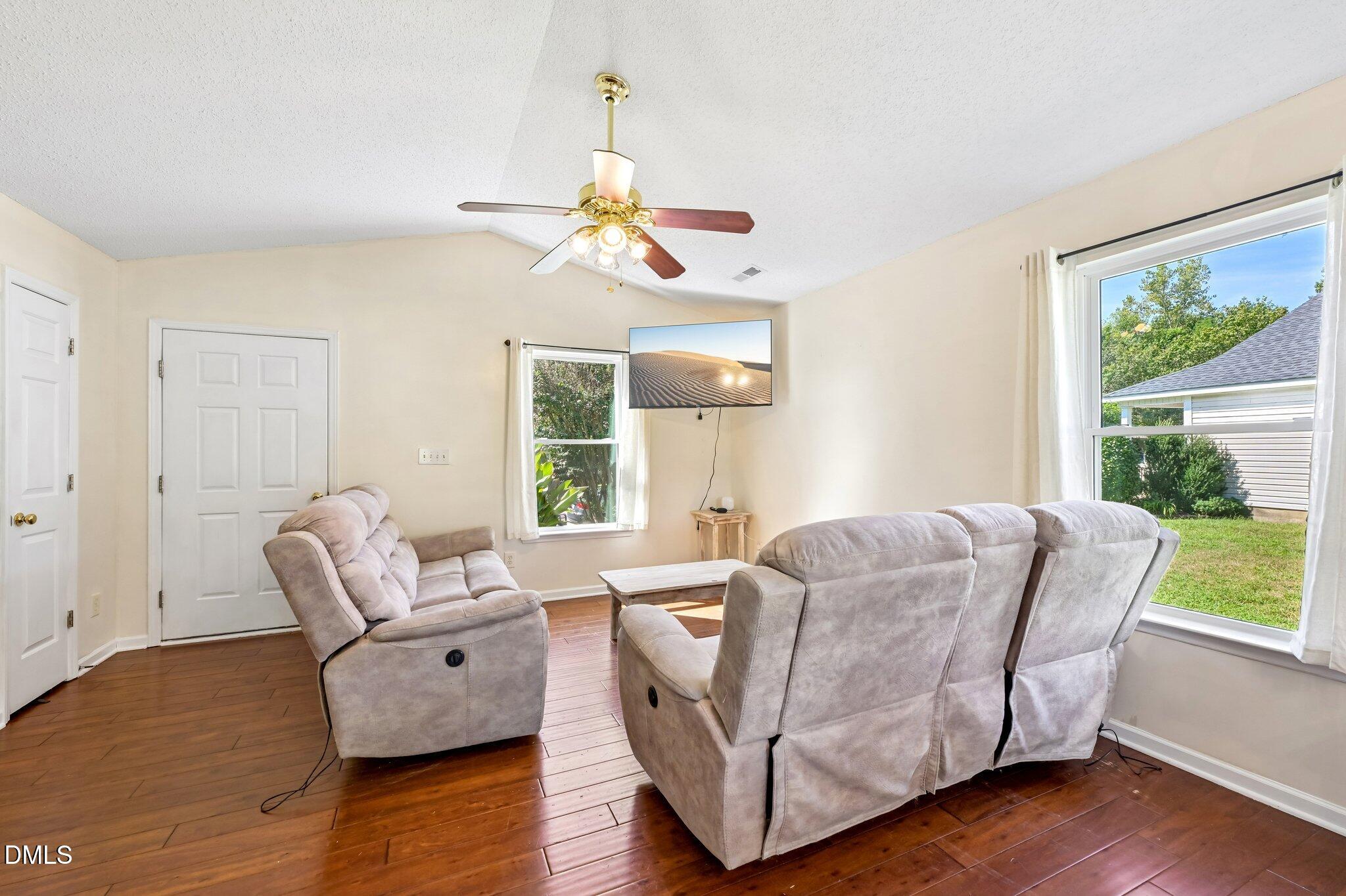 4841 Silverdene Street Property Photo 6