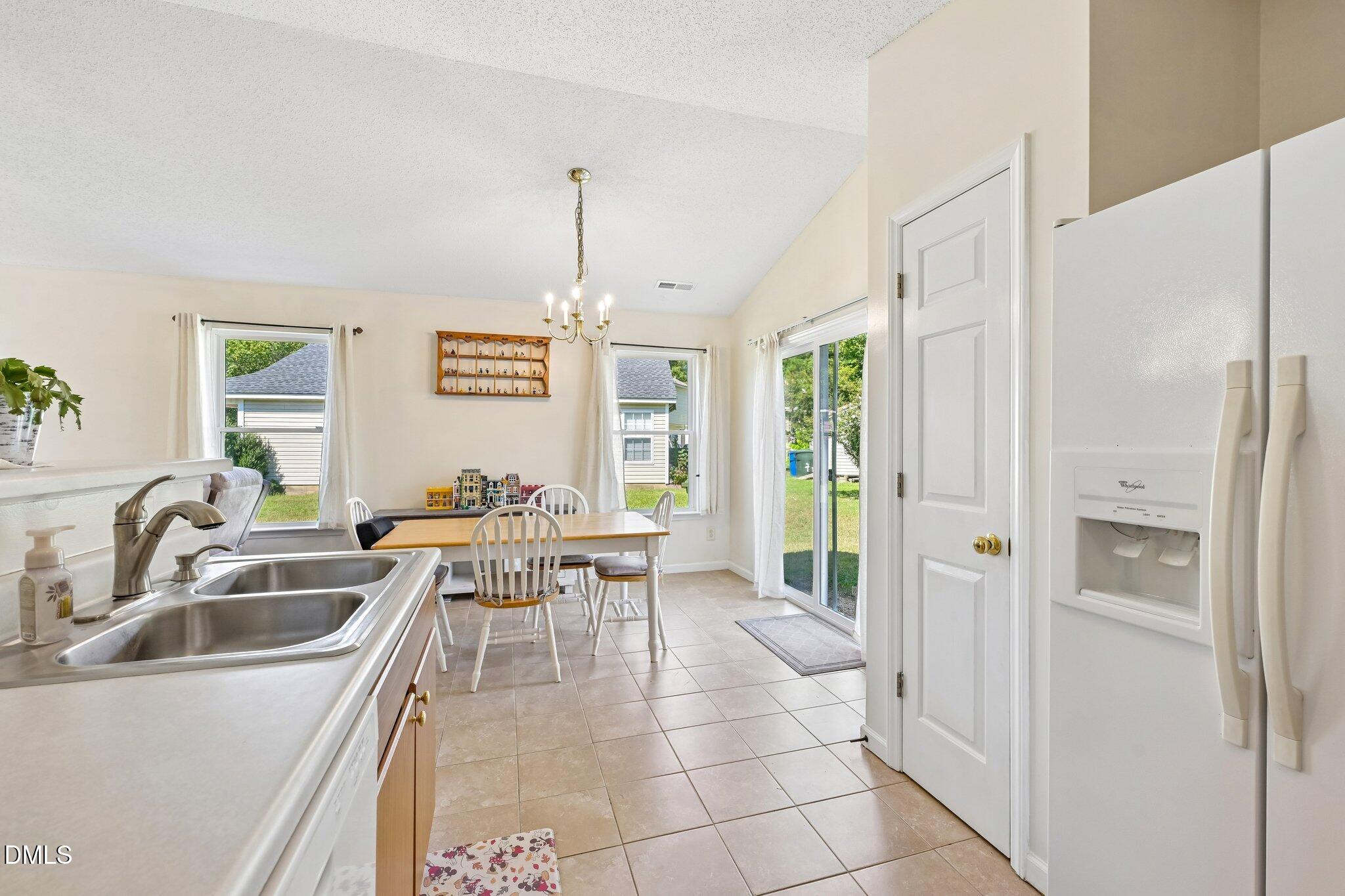 4841 Silverdene Street Property Photo 10