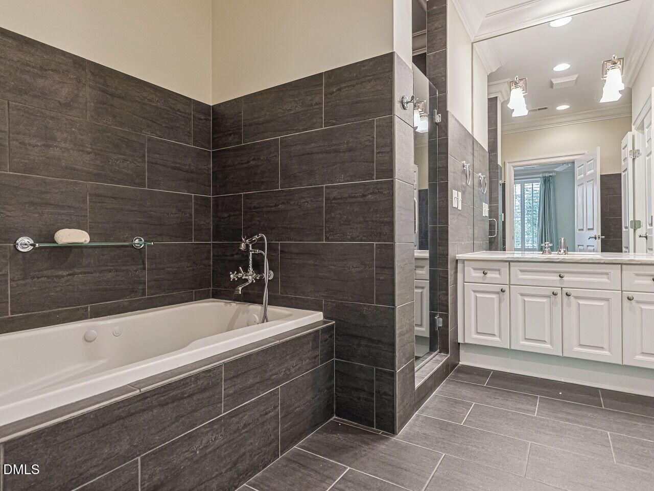 2701 Glenwood Gardens Lane 208 Property Photo 21