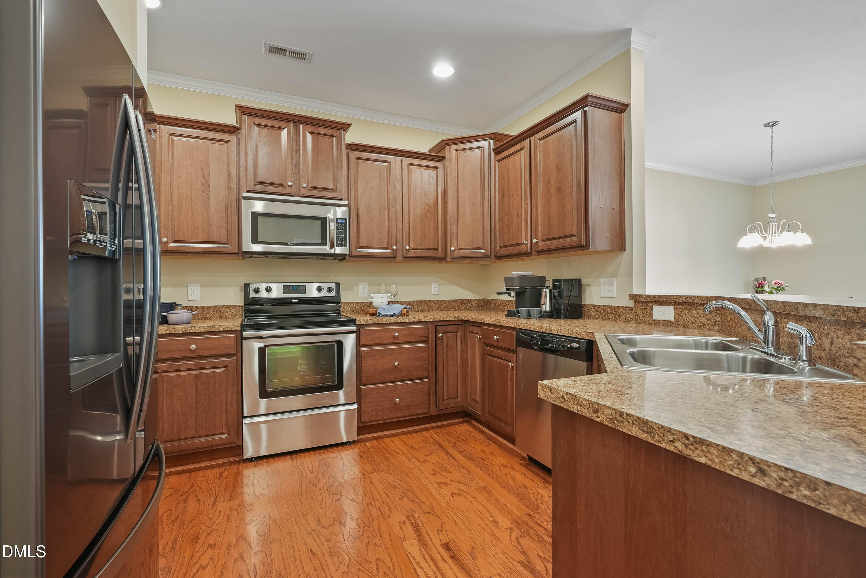 7237 Ladbrooke Street Property Photo 6