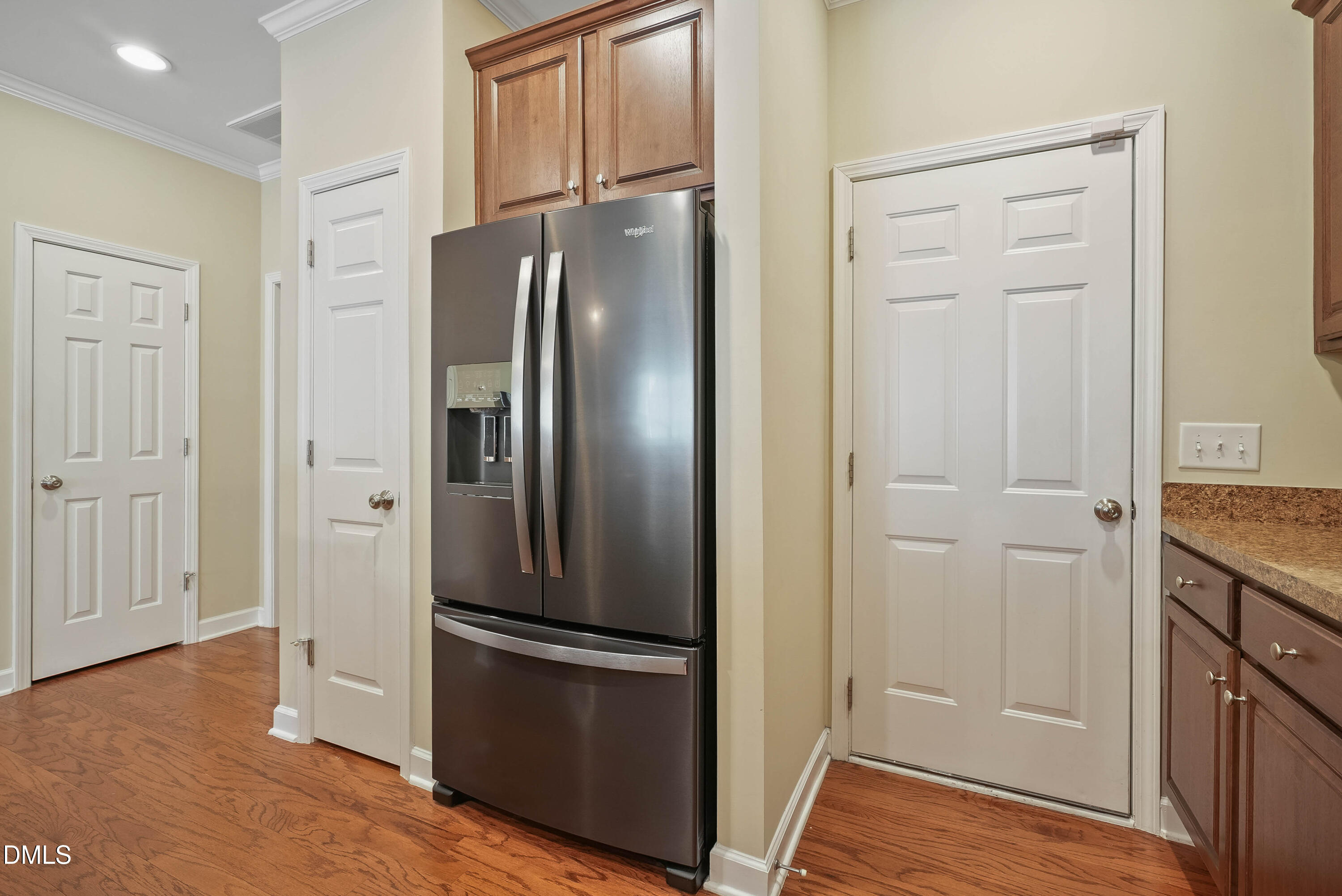 7237 Ladbrooke Street Property Photo 8