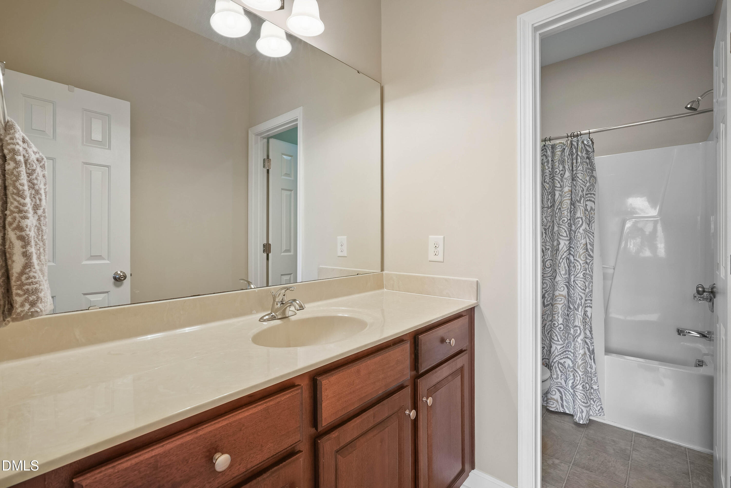 7237 Ladbrooke Street Property Photo 20