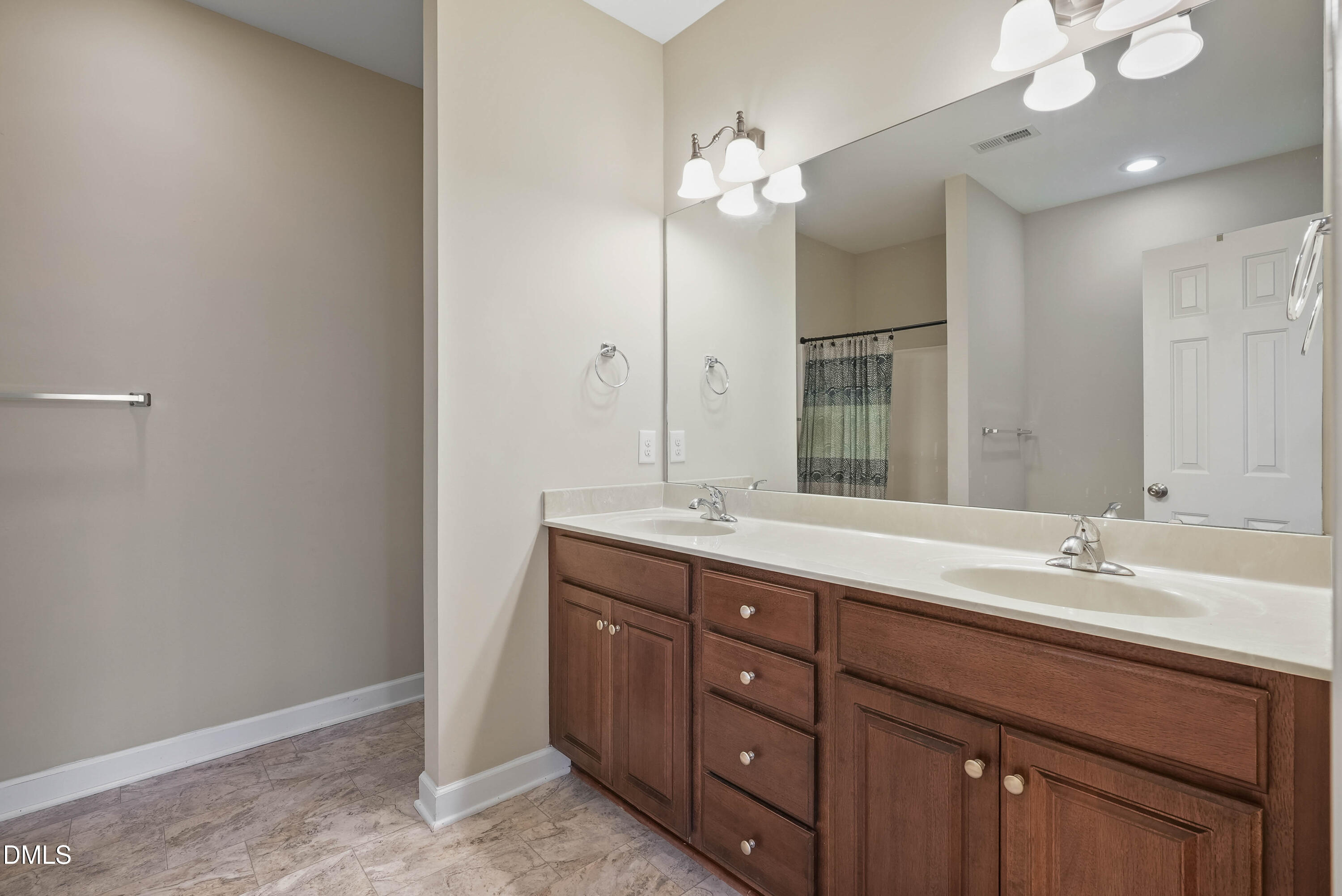 7237 Ladbrooke Street Property Photo 25