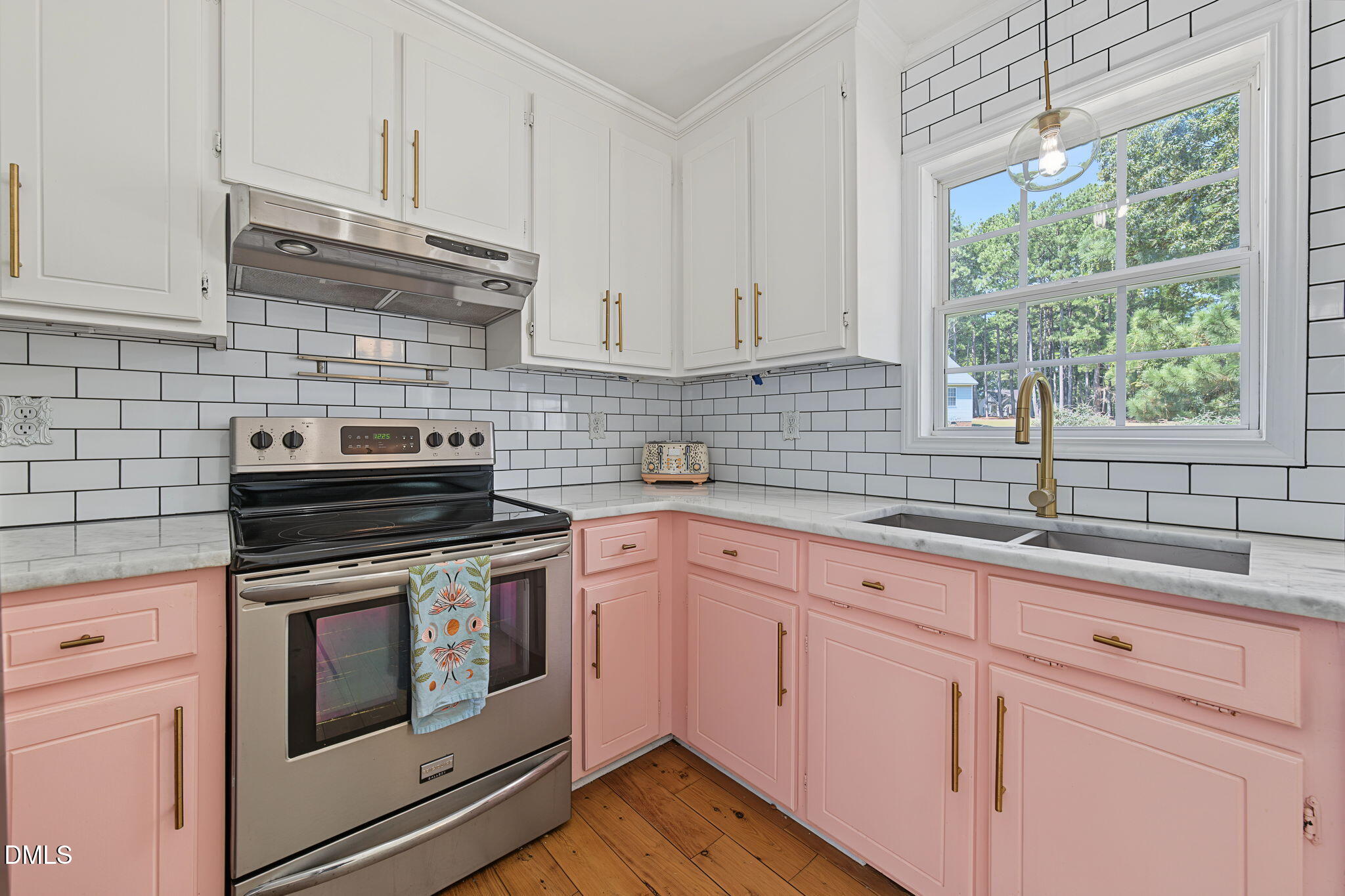 672 Southwick Avenue Property Photo 3