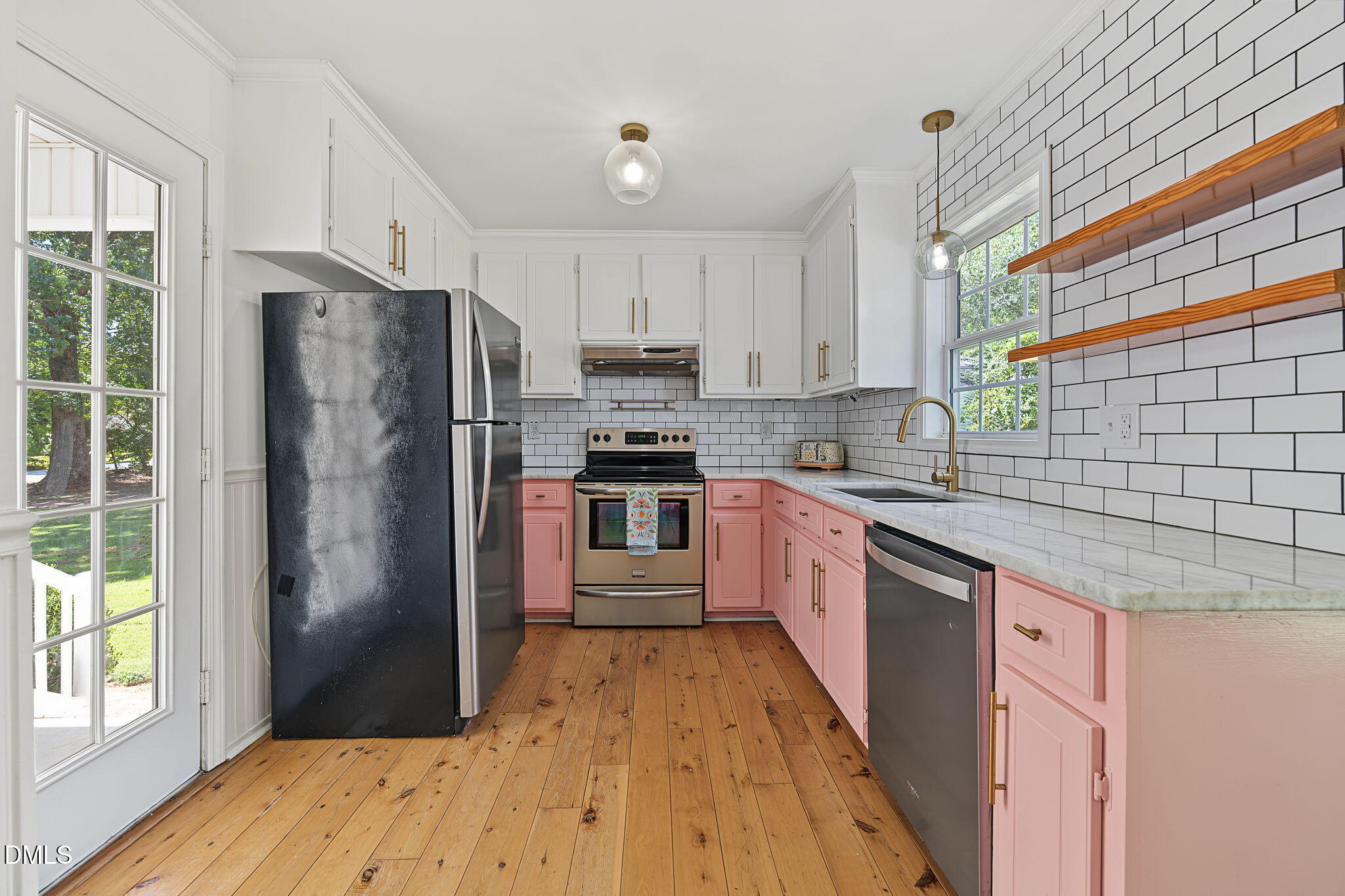 672 Southwick Avenue Property Photo 16