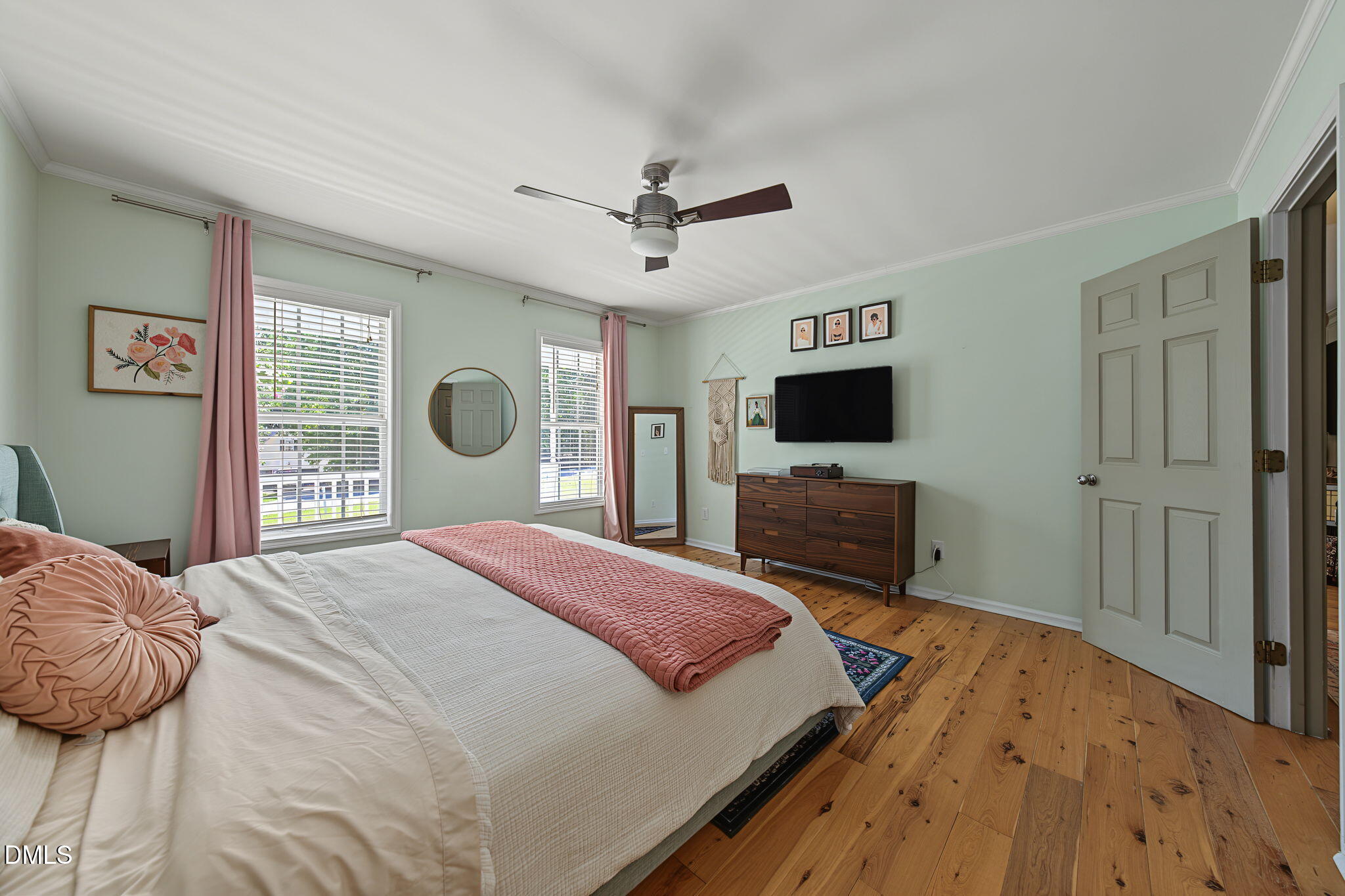 672 Southwick Avenue Property Photo 24