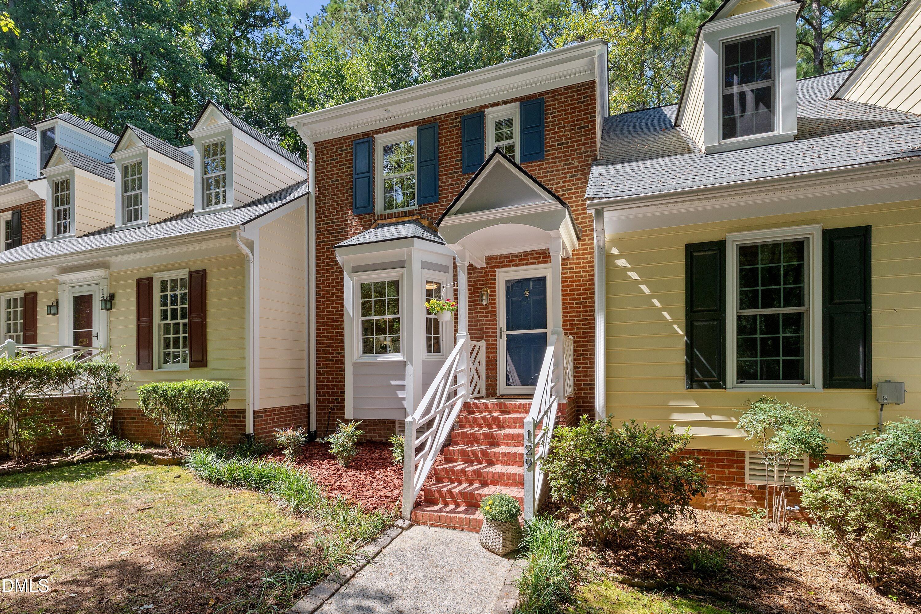 129 Hedgerow Court Property Photo 3