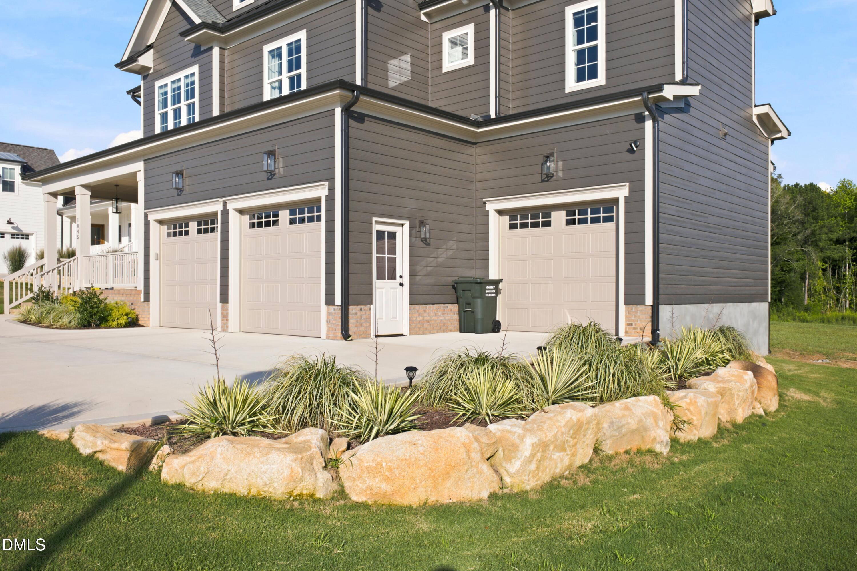 1045 Azalea Garden Circle Property Photo 3