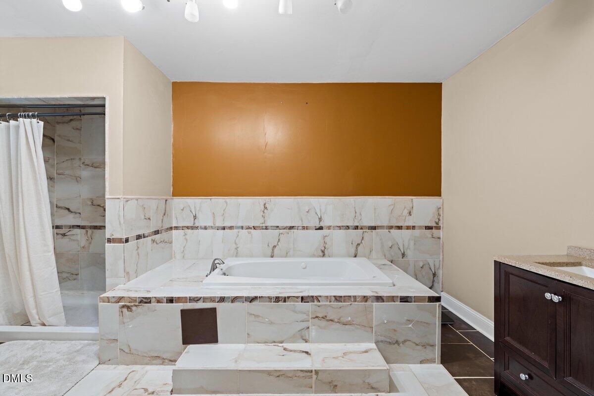 2605 Holloway Street Property Photo 10