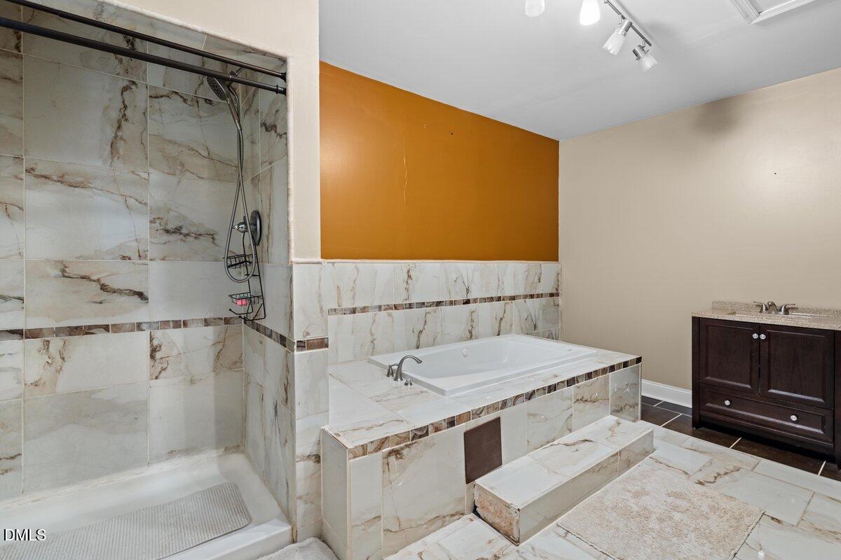2605 Holloway Street Property Photo 11