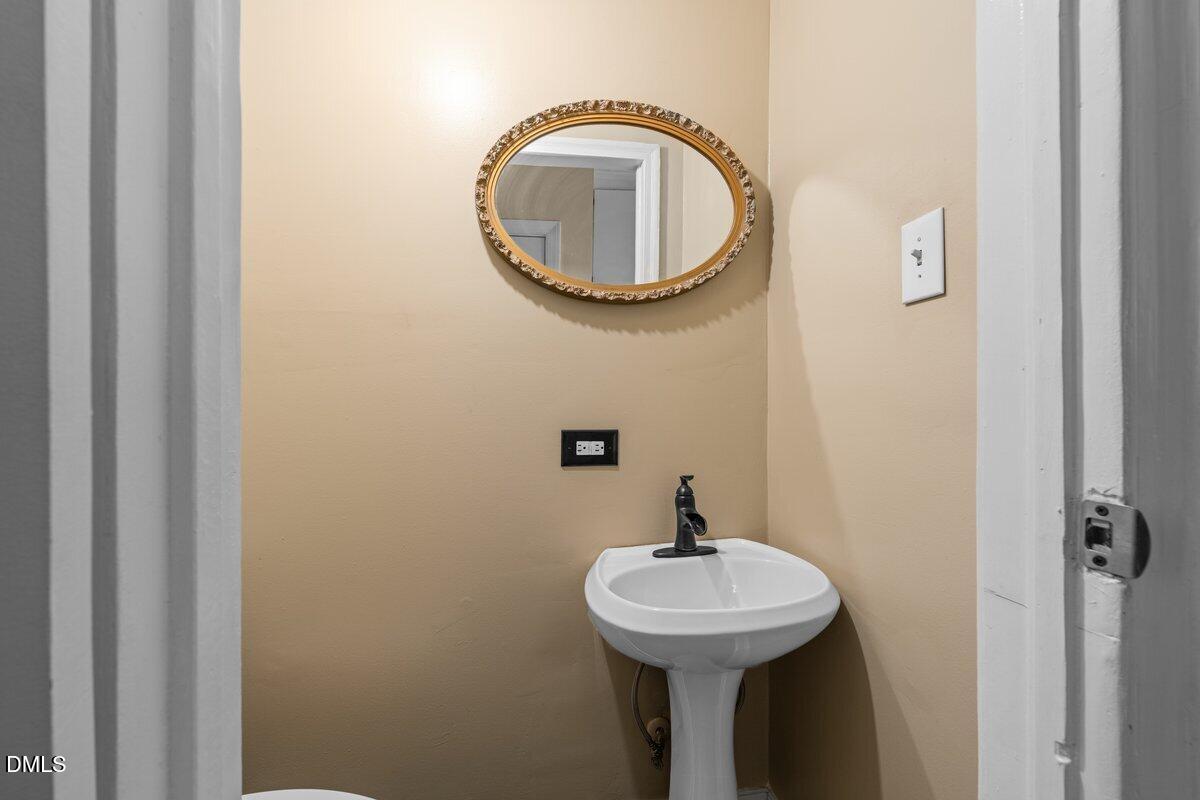2605 Holloway Street Property Photo 13