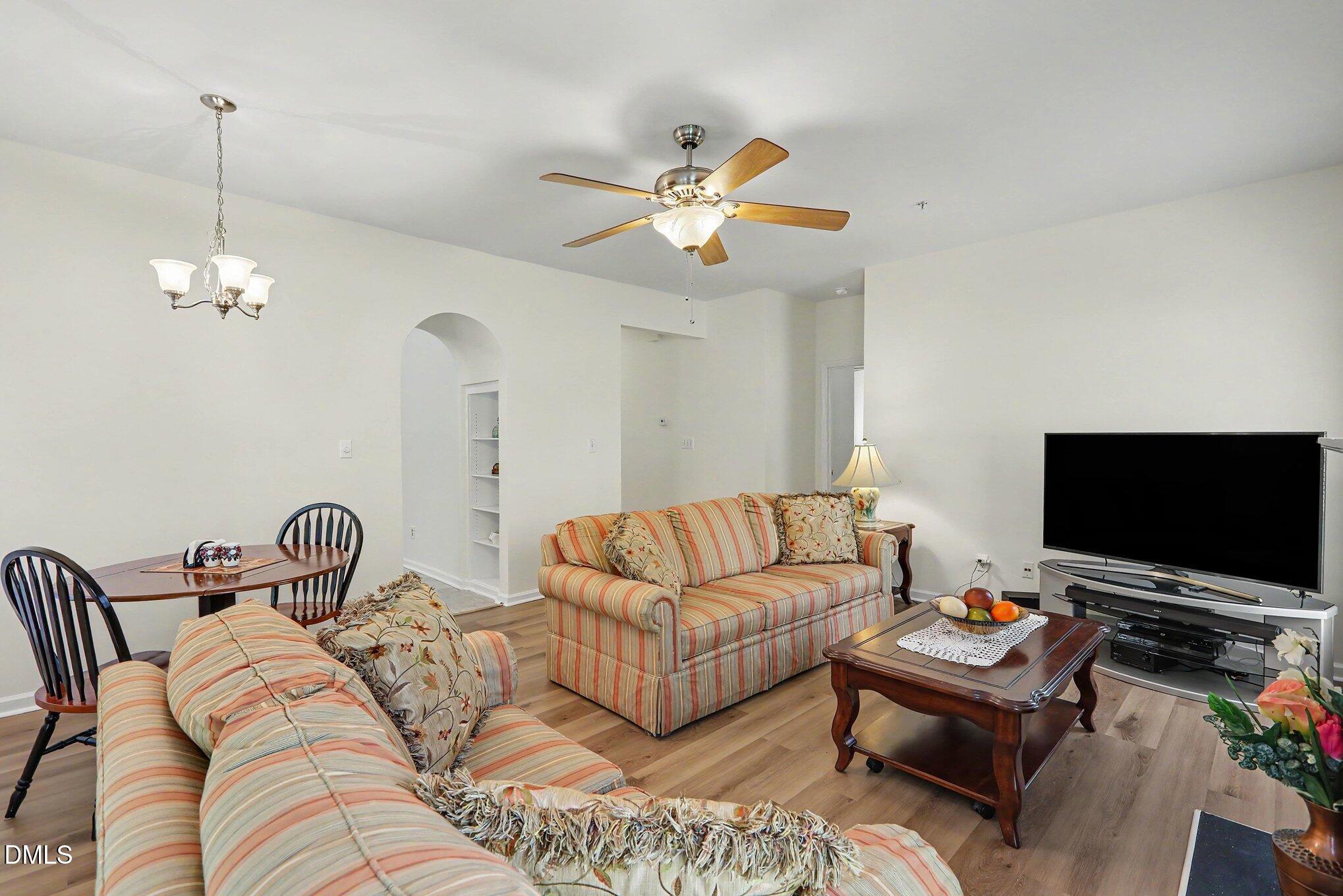 511 Glenolden Court Property Photo 7