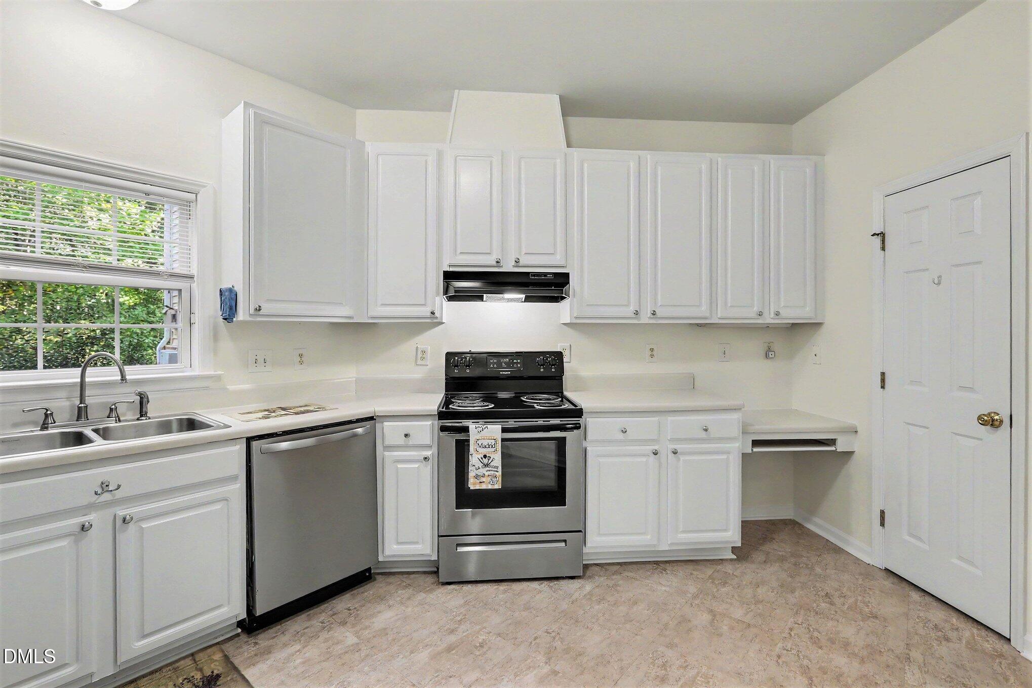 511 Glenolden Court Property Photo 9
