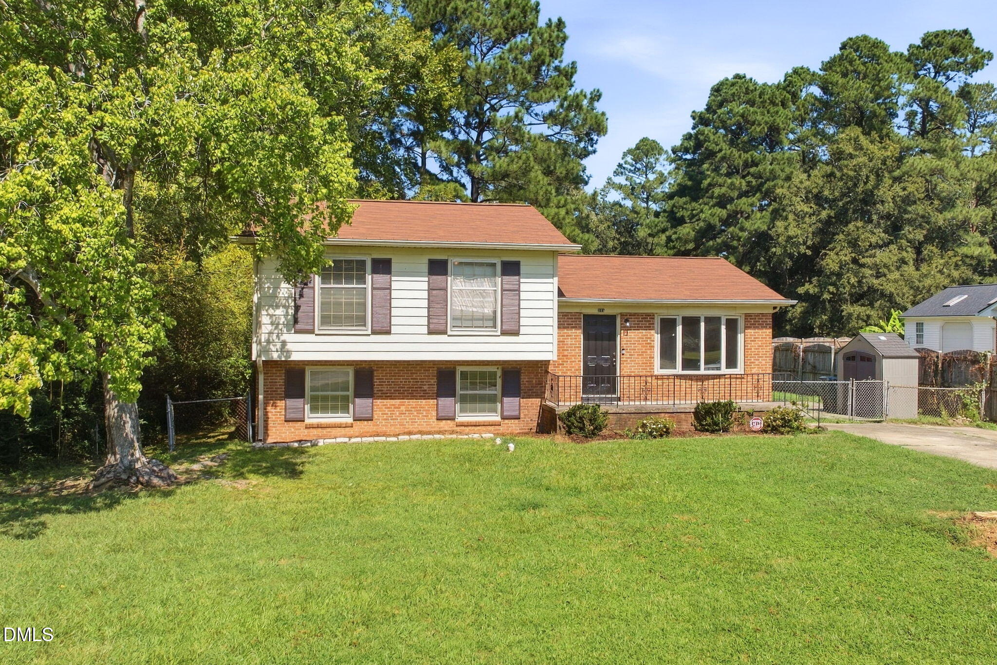 135 Emerald Circle Property Photo 1