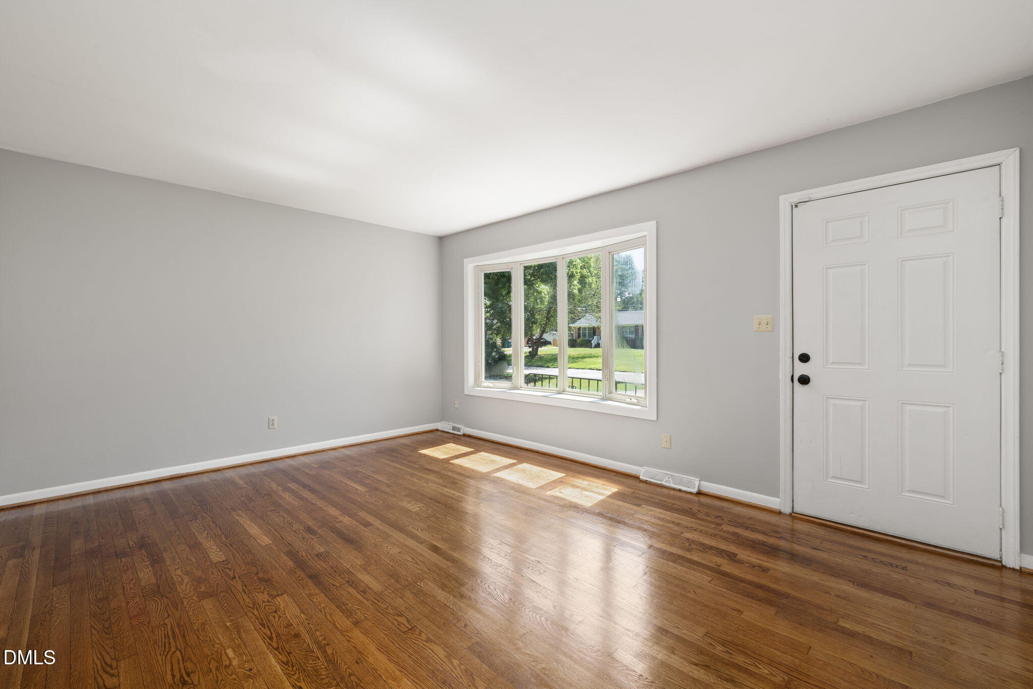135 Emerald Circle Property Photo 2