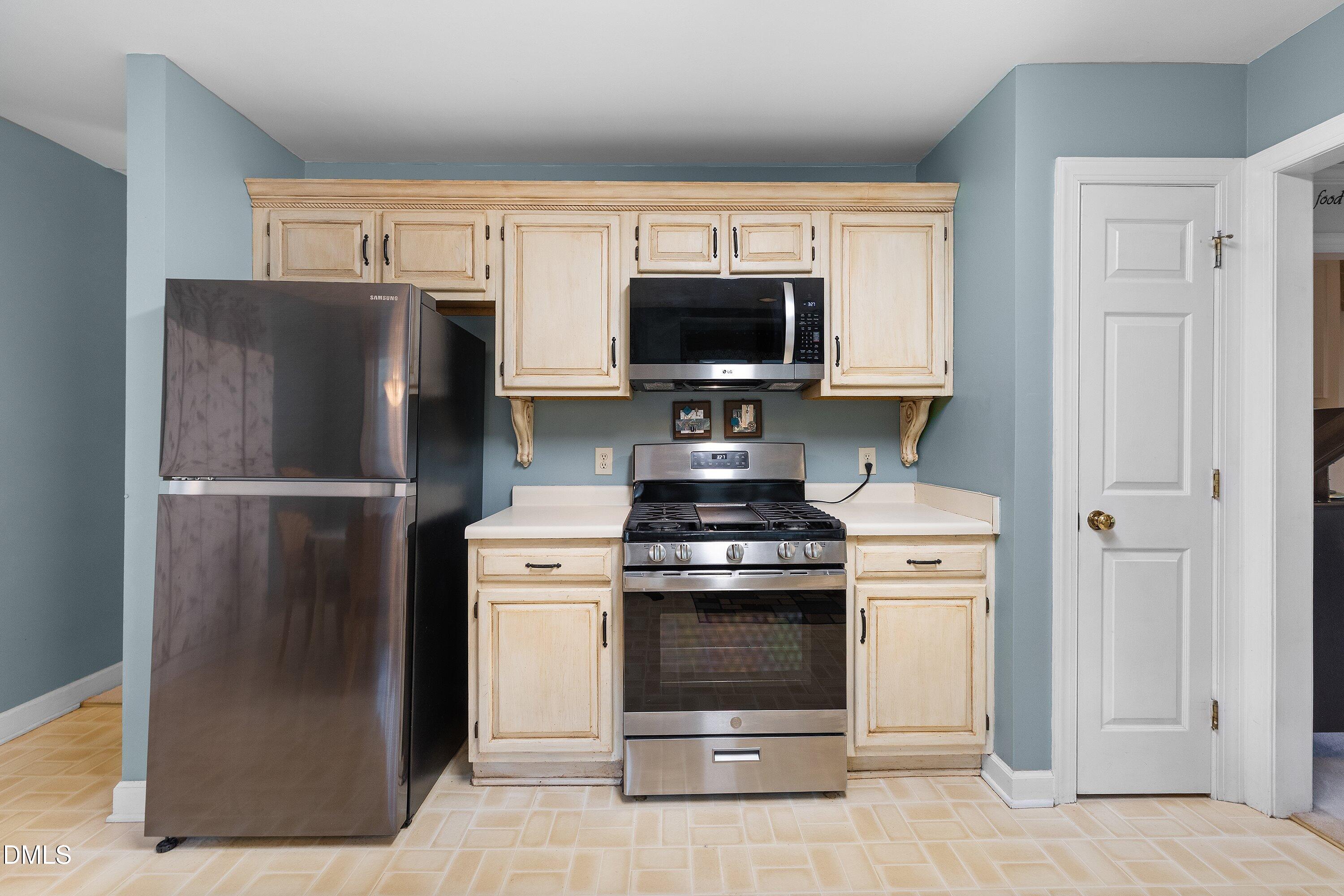 119 E Laurenbrook Court Property Photo 18