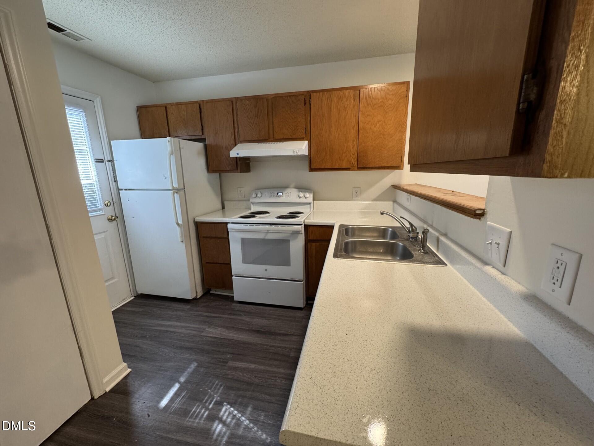 2902 Faversham Place Property Photo 6