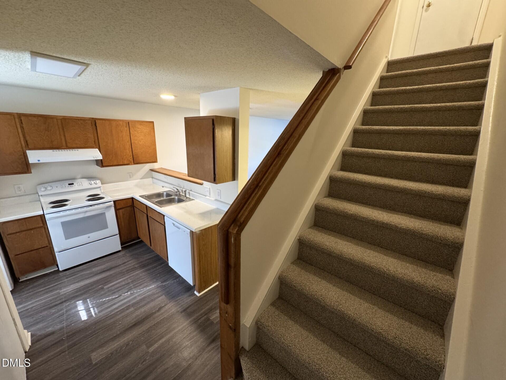 2902 Faversham Place Property Photo 10