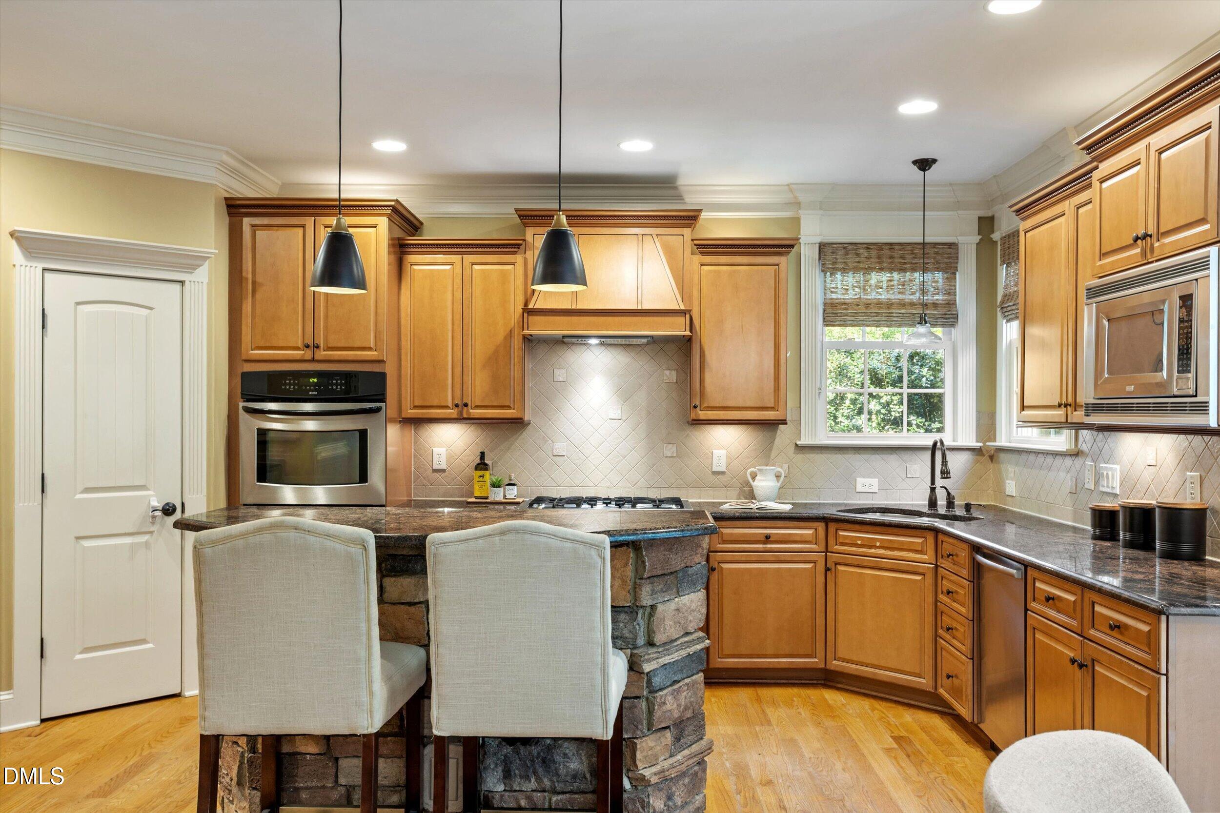 8107 Henderson Road Property Photo 16